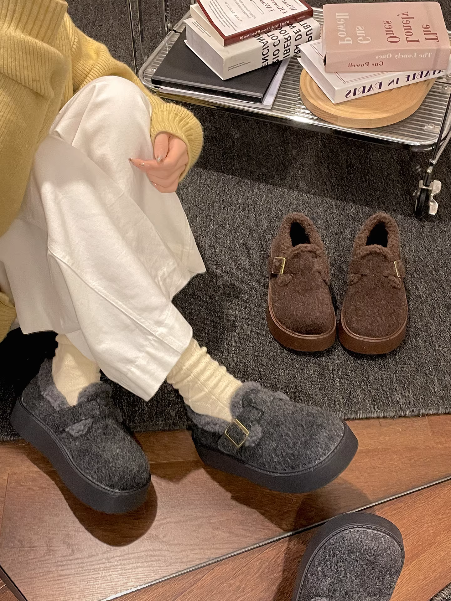 Giày đế xuồng kiểu Birkenstock màu xám cổ điển, lót lông cừu và dày dặn dành cho nữ, giày bông giữ ấm mùa đông mới năm 2025, thích hợp đi ngoài trời khi trời tuyết.