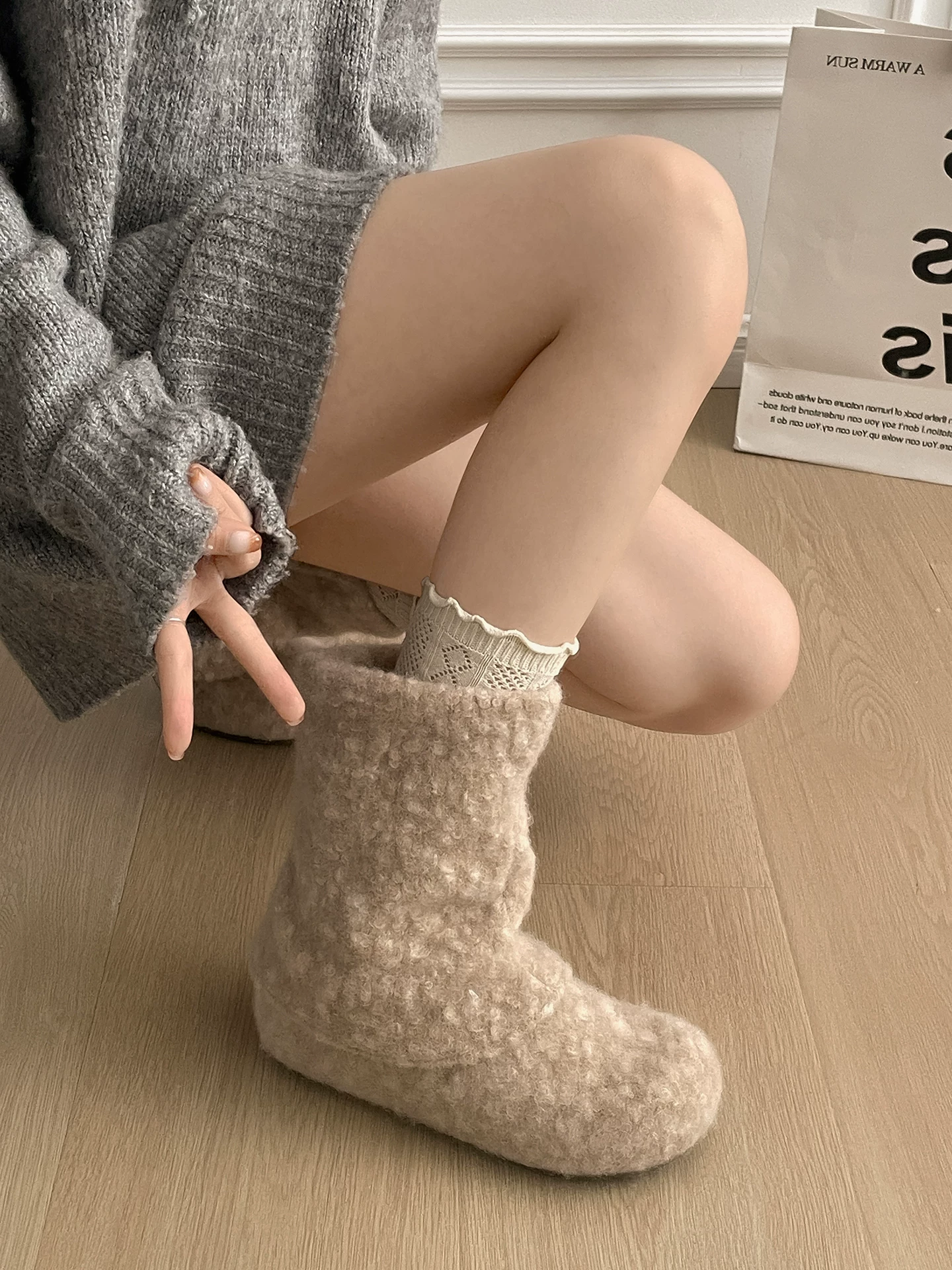 Giày bốt tuyết đế dày cổ điển màu trắng, tăng chiều cao, lót lông cừu dành cho nữ, mẫu mới mùa đông 2025, giày bông ấm áp kiểu Birkenstock.