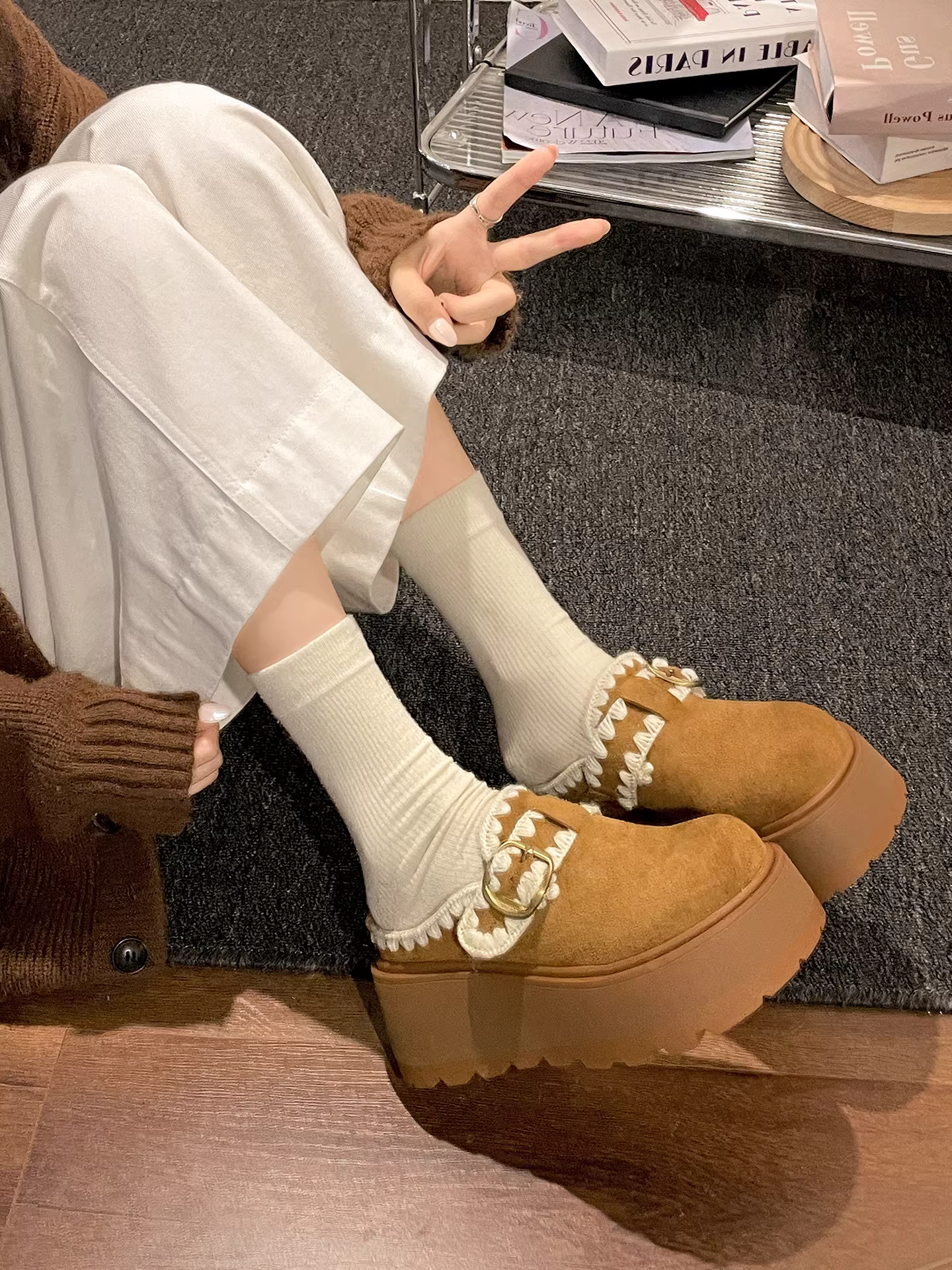 Giày Birkenstock nữ mùa đông 2025 kiểu retro trắng, đế dày chống trơn, chất liệu nhung mềm, kiểu nửa dép, tăng chiều cao, giữ ấm bằng cotton