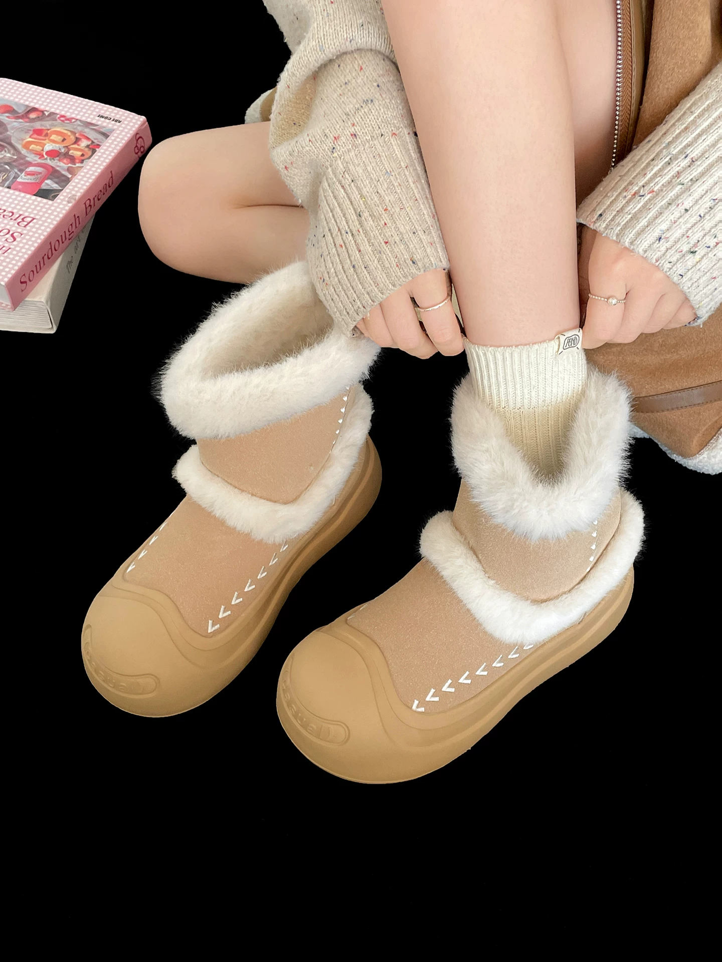 Giày bốt tuyết đế dày lót lông cừu kiểu cổ điển Nam Trung Quốc dành cho nữ 2025 Mẫu mới mùa đông ấm áp chống trơn trượt Giày bông Đông Bắc