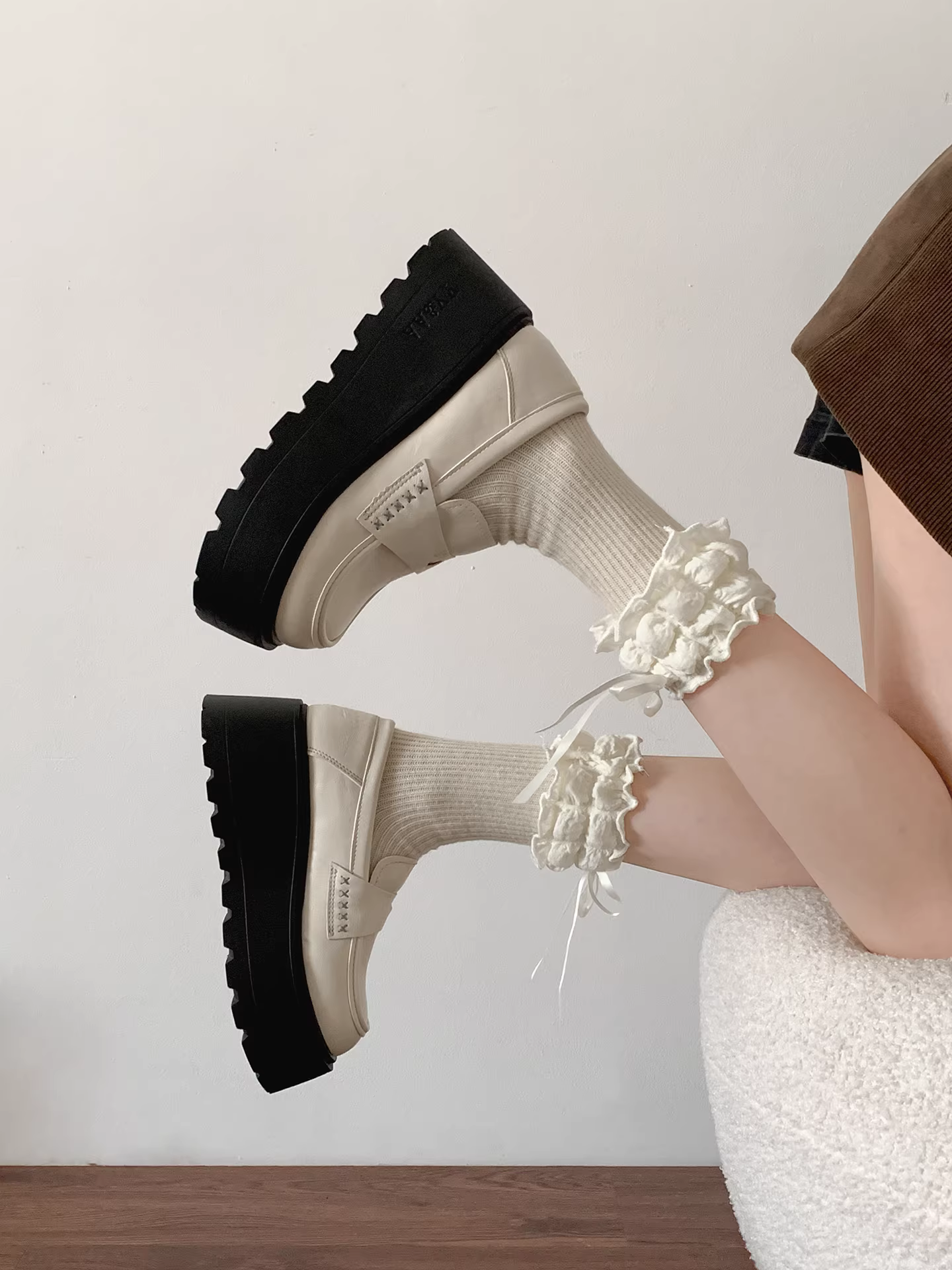 Giày da đế dày kiểu Anh cổ điển màu đen dành cho nữ, mẫu mới thu 2025, kiểu lười dễ phối chân váy