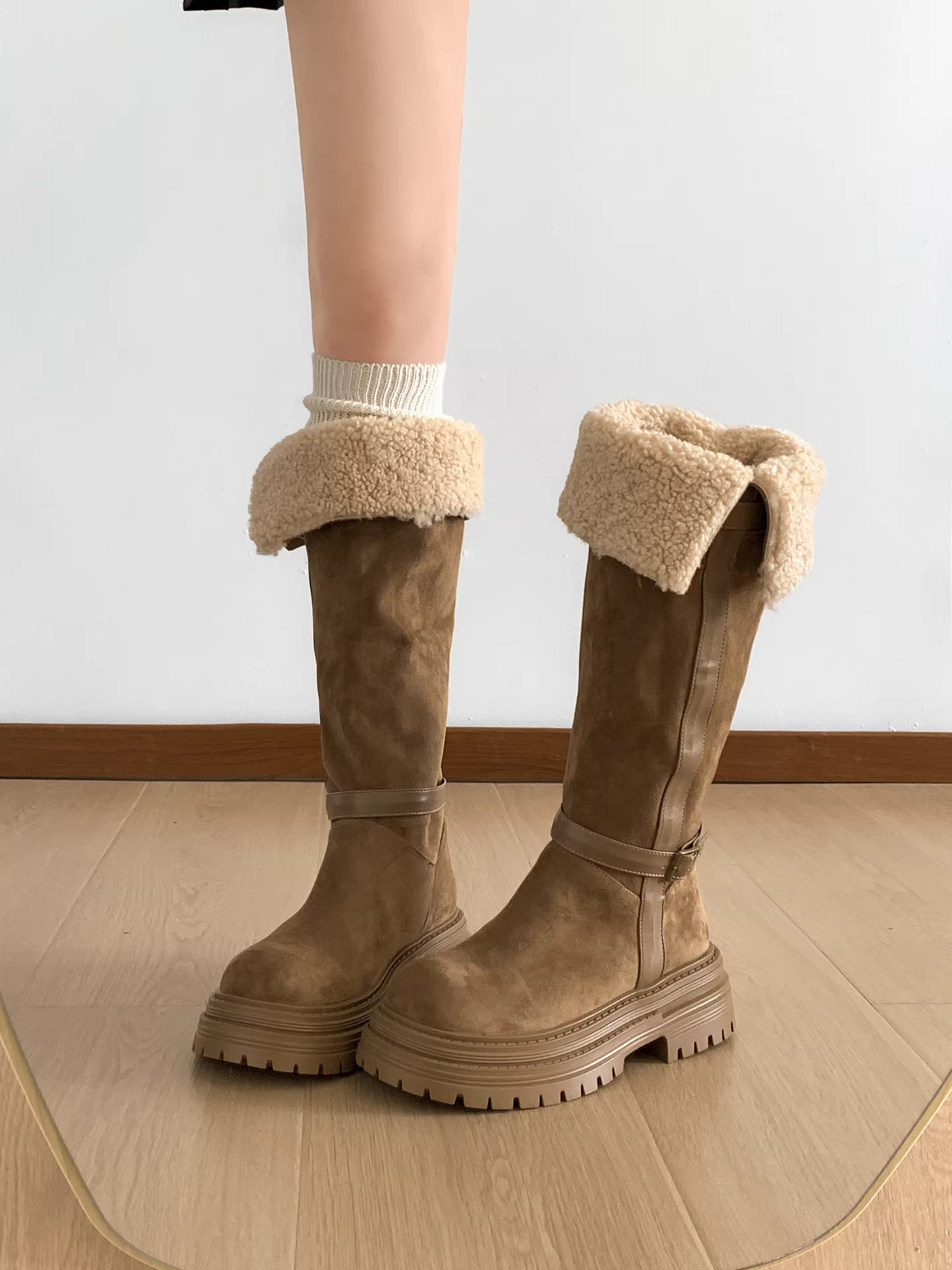 Giày bốt nữ cổ cao lót lông dày đế dày kiểu retro Maillard mùa thu đông 2025 giữ ấm thon gọn kiểu hiệp sĩ