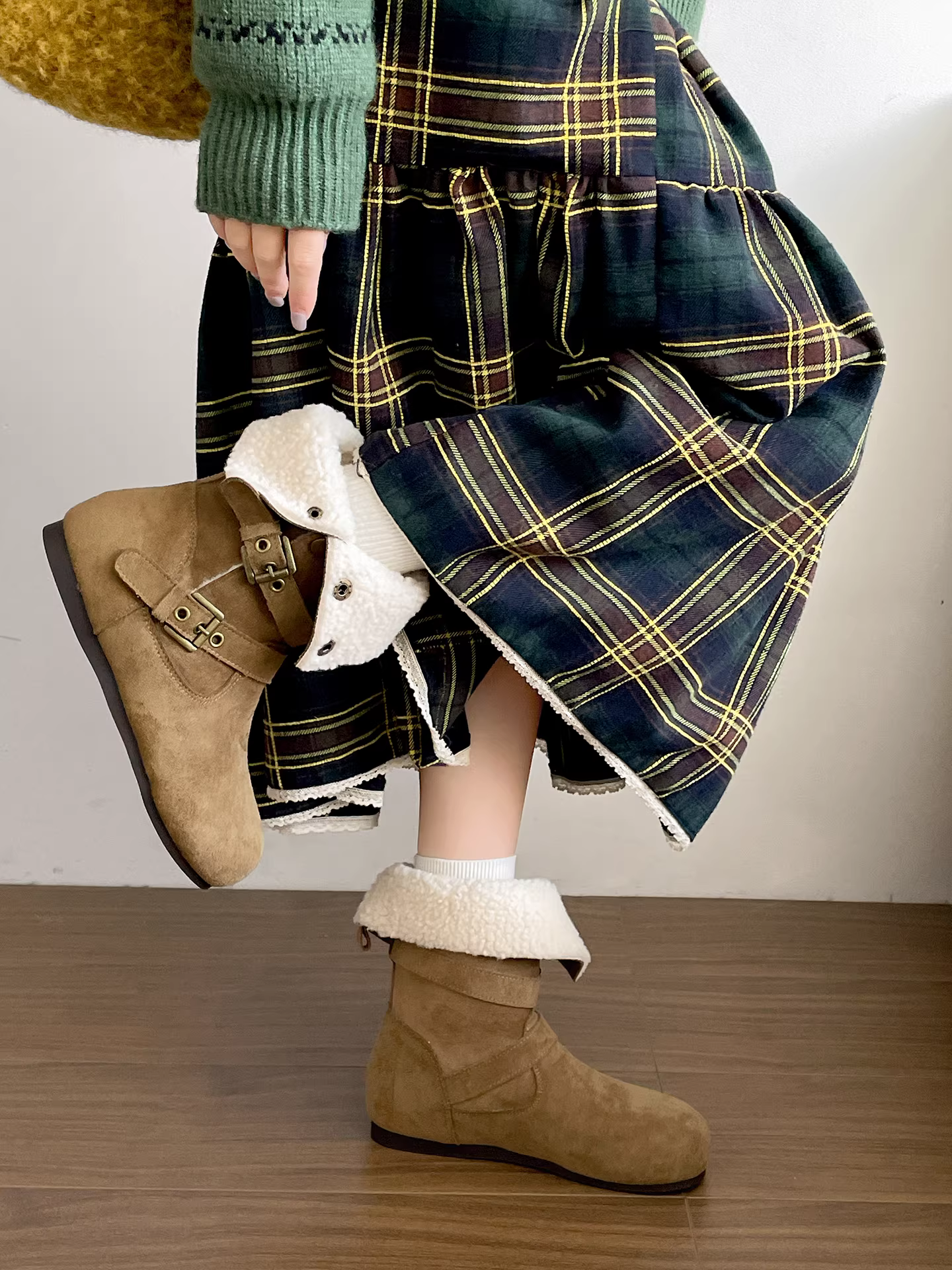 Giày bốt tuyết đế xuồng dày dặn lót lông cừu kiểu retro đa năng dành cho nữ, mẫu mới mùa đông 2025, chống trơn, giữ ấm, chất liệu cotton, thích hợp đi ngoài trời vùng Đông Bắc