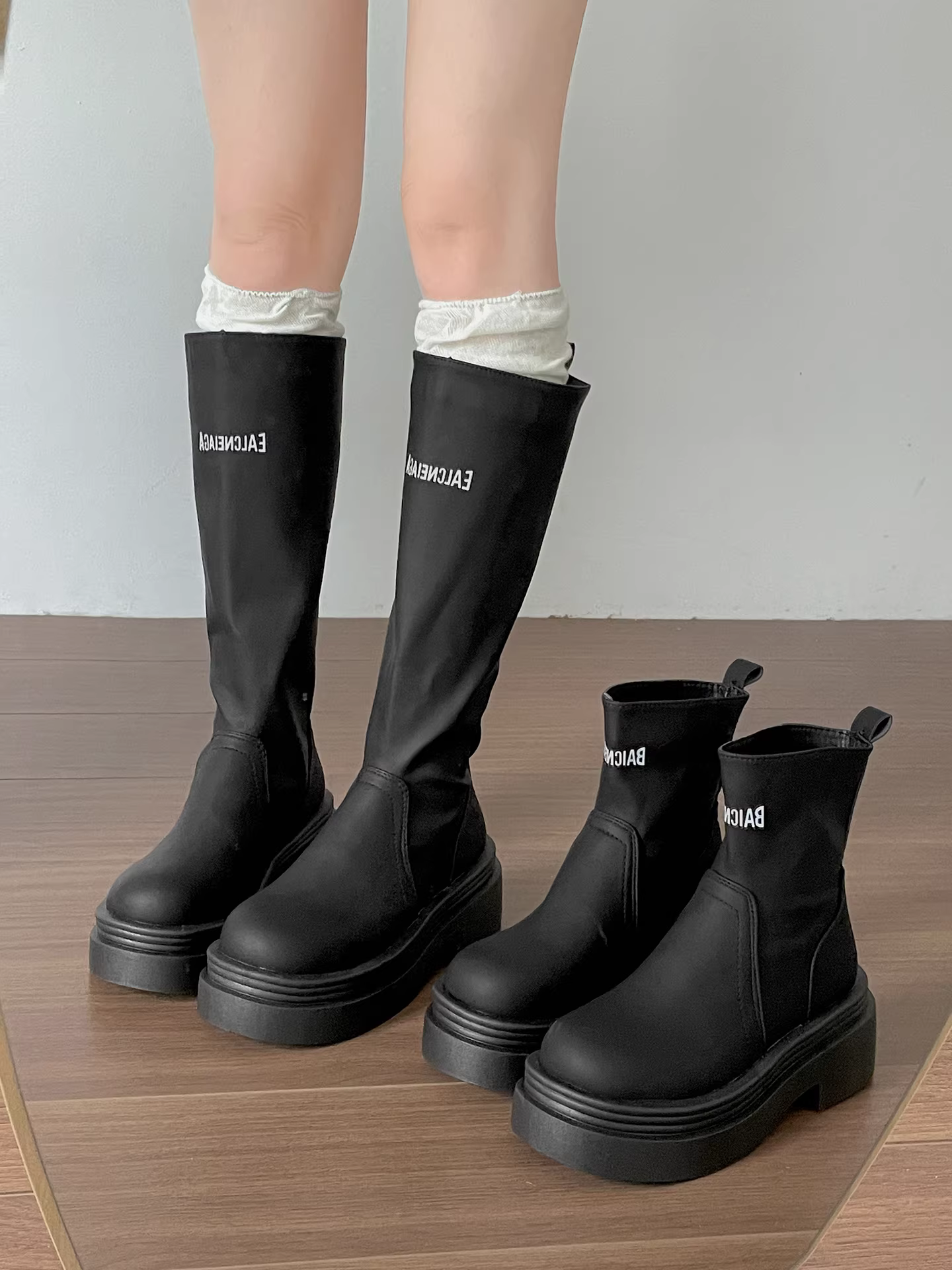 Giày bốt Martin đế dày kiểu Anh đen dành cho nữ, mẫu mới thu đông 2025, tăng chiều cao, dành cho người nhỏ nhắn.