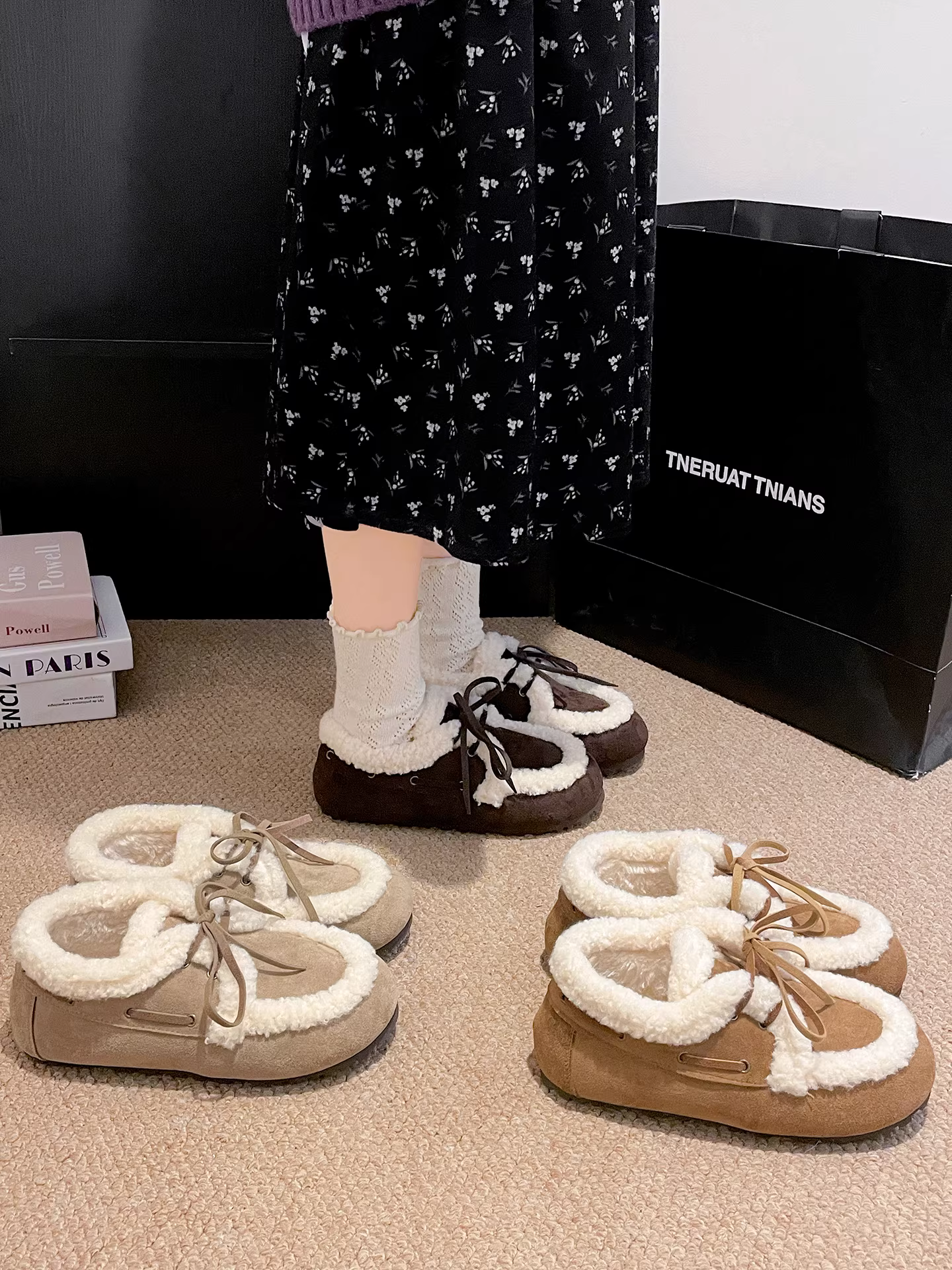 Giày bông giữ ấm đế dày phong cách retro màu nâu dành cho nữ, kiểu mới mùa đông 2025, ấm áp, đi ngoài trời, chống trơn trượt, kiểu Birkenstock lông xù.