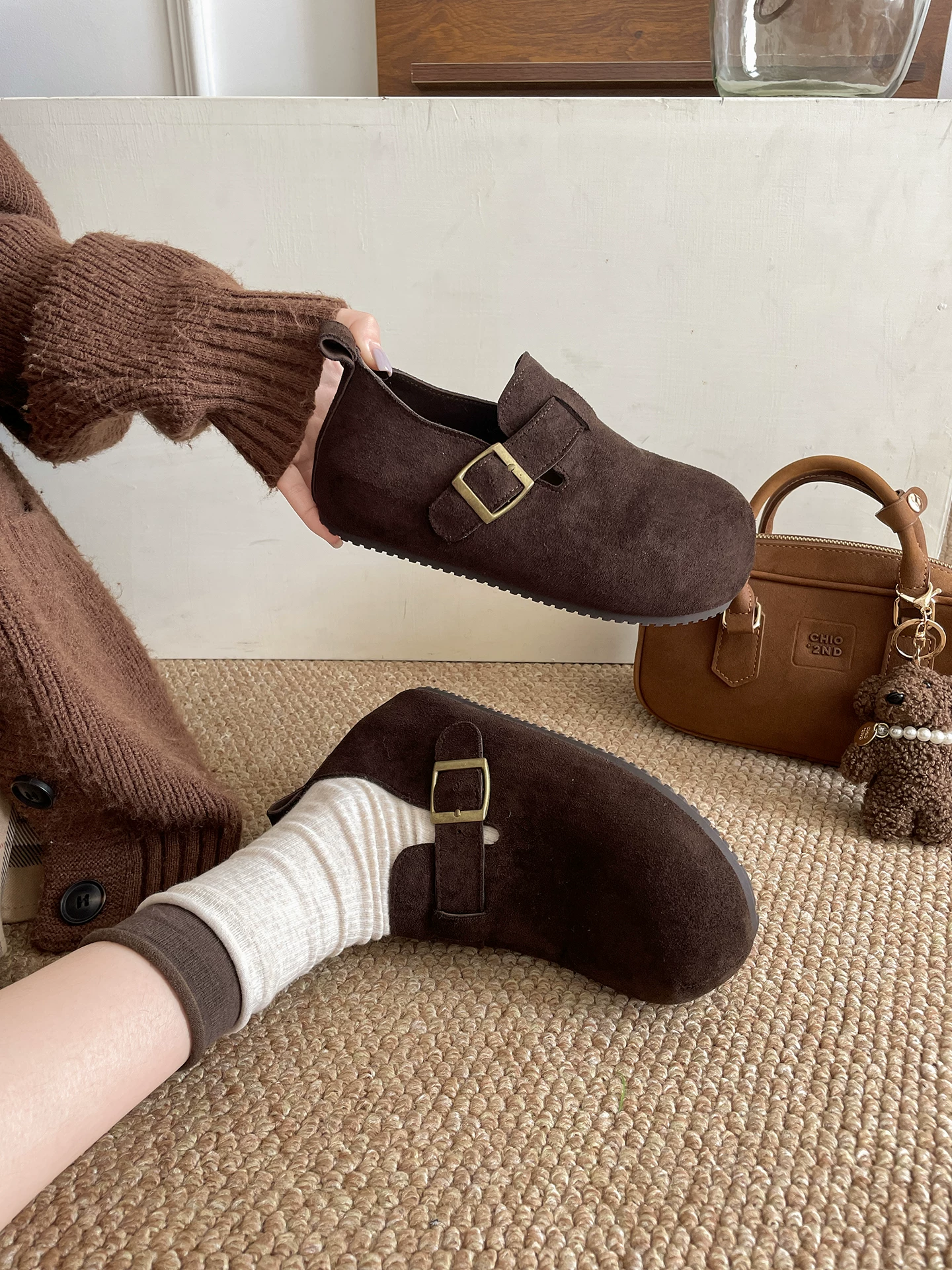 Giày Birkenstock đế dày, kiểu dáng cổ điển, che kín toàn bộ bàn chân dành cho nữ, phong cách thu mới 2025, đa năng với chân váy, giày đế mềm.