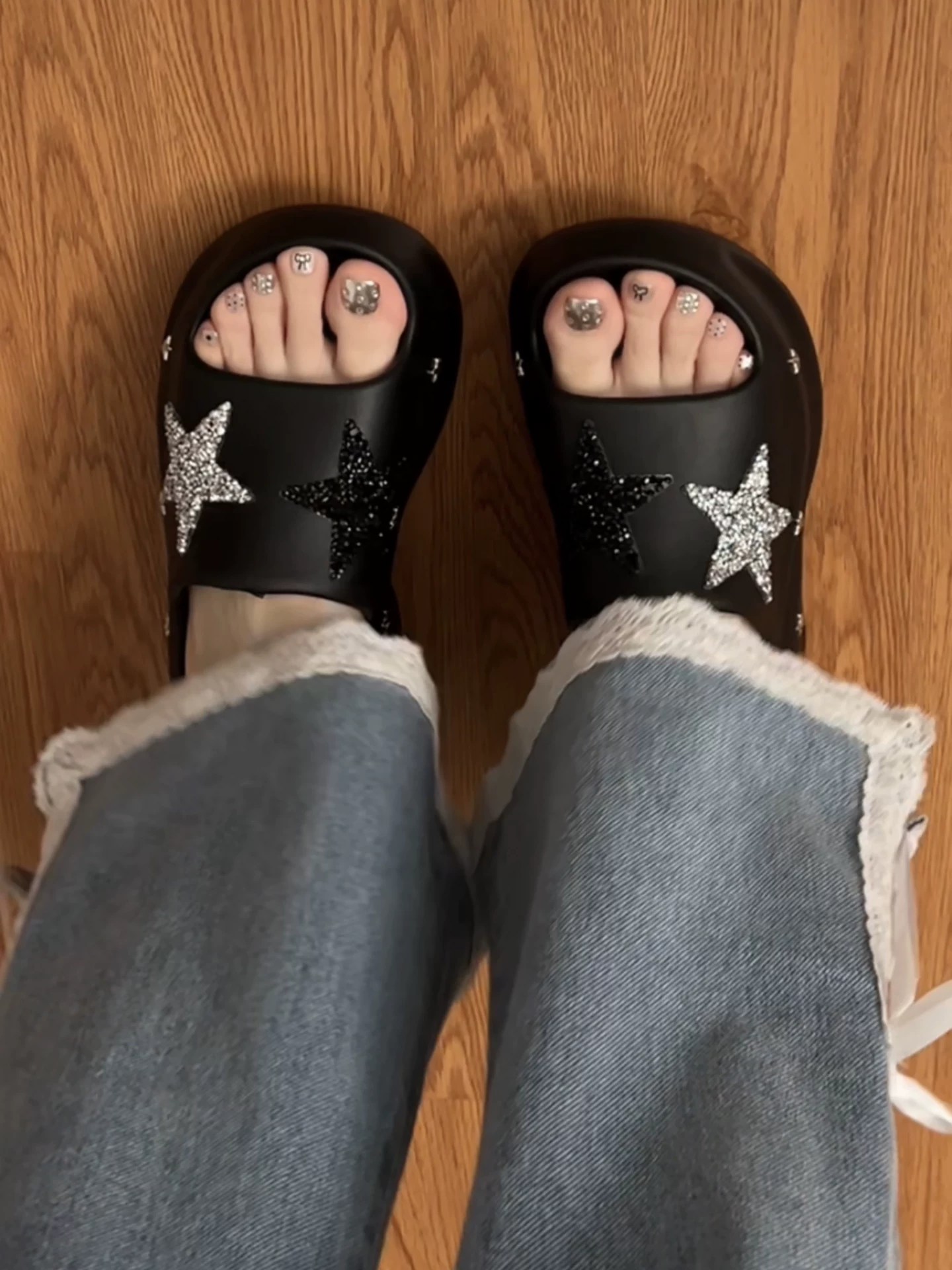 Dép quai ngang đế dày màu đen thời trang dành cho nữ, kiểu mới hè 2025, thích hợp phối cùng váy, dép kiểu Pháp thoải mái.