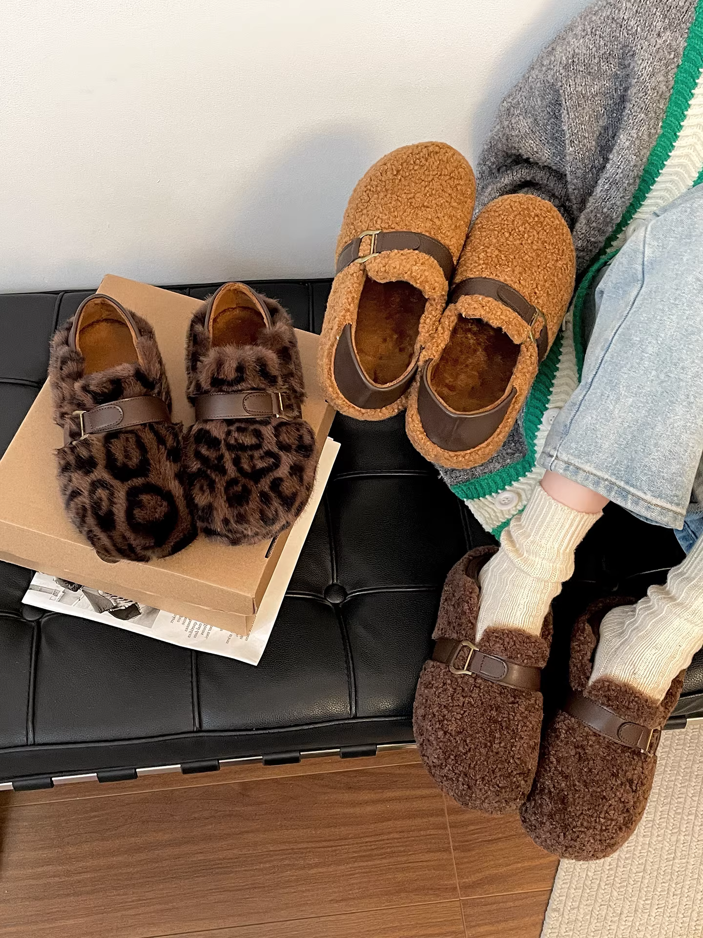 Giày lông dày đế chống trơn kiểu retro dành cho nữ, mặc ngoài mùa đông 2025, kiểu mới tăng chiều cao, lót lông giữ ấm, kiểu Birkenstock hai kiểu mang, chất liệu cotton