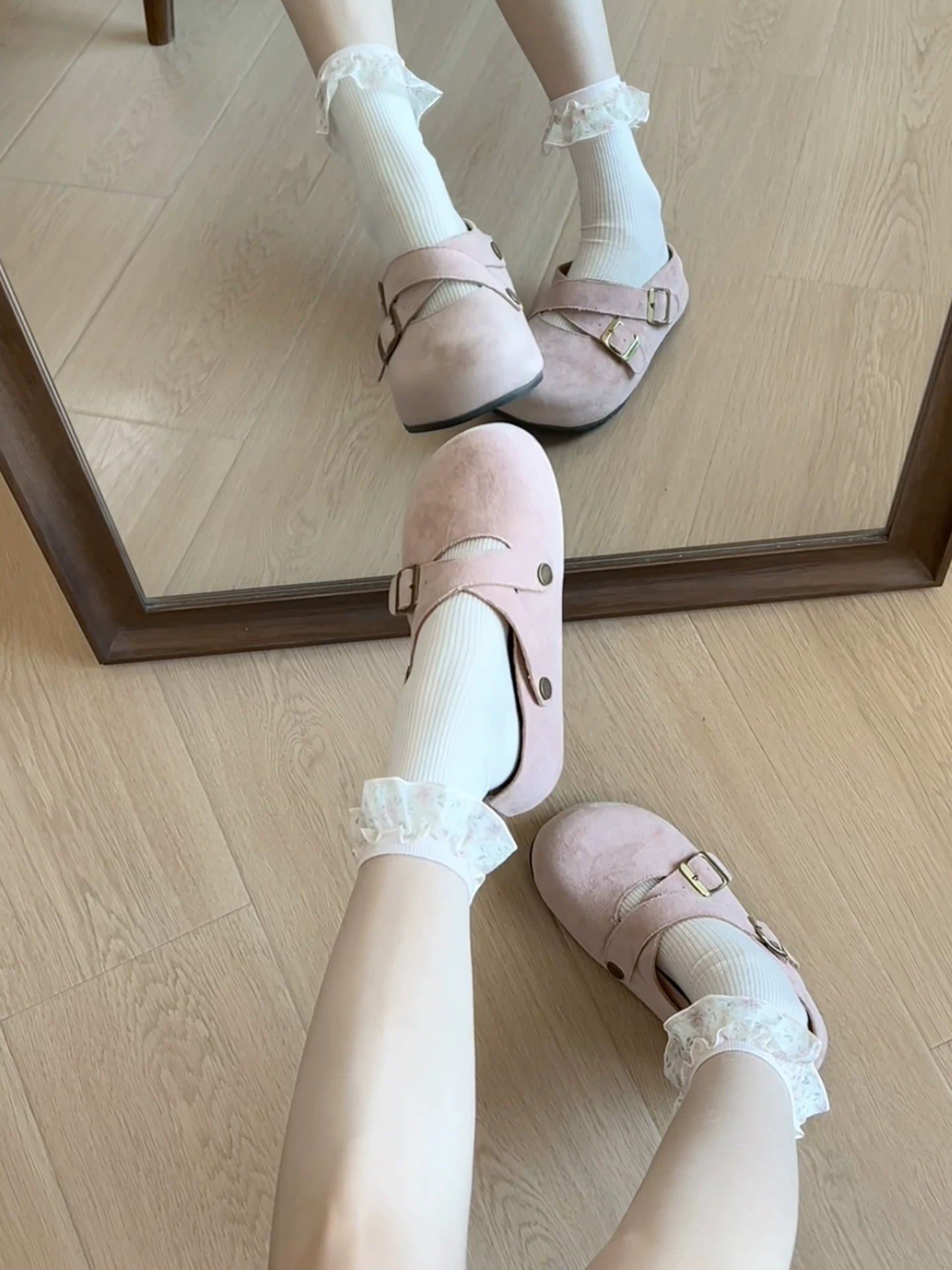 Dép nữ đế dày cổ điển màu hồng thời thượng, áo khoác ngoài mùa thu, kiểu mới 2025, dép Birkenstock nửa kín mũi đa năng phối cùng chân váy