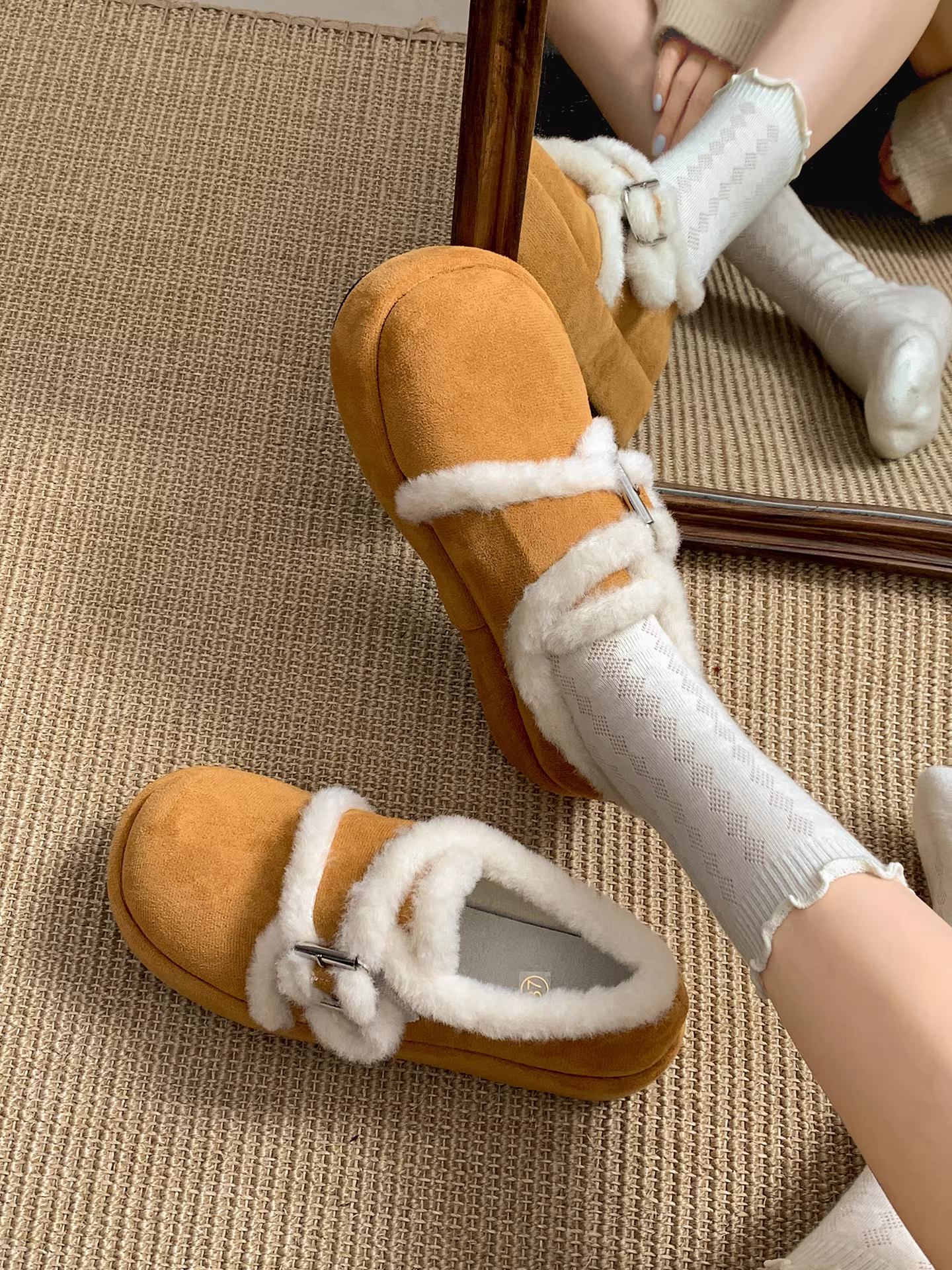 Giày bốt tuyết nữ đế dày lót lông cừu màu trắng cổ điển, dày dặn, giữ ấm mùa đông 2025, kiểu Birkenstock, chất liệu cotton, dành cho vùng Đông Bắc