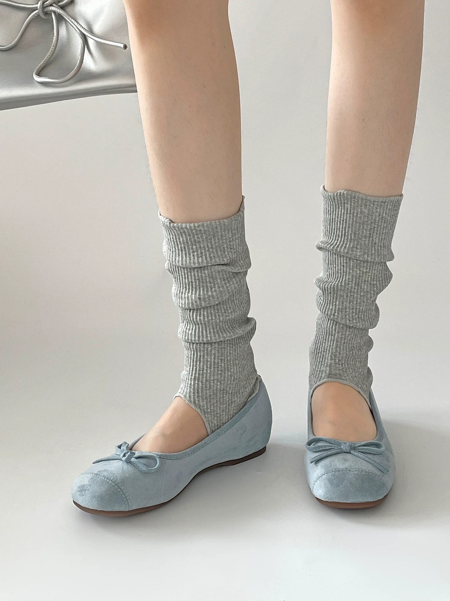 Giày bệt đế xuồng kiểu Pháp cổ điển màu bạc dành cho nữ, kiểu mới mùa thu 2025, phù hợp với chân váy, kiểu Mary Jane.