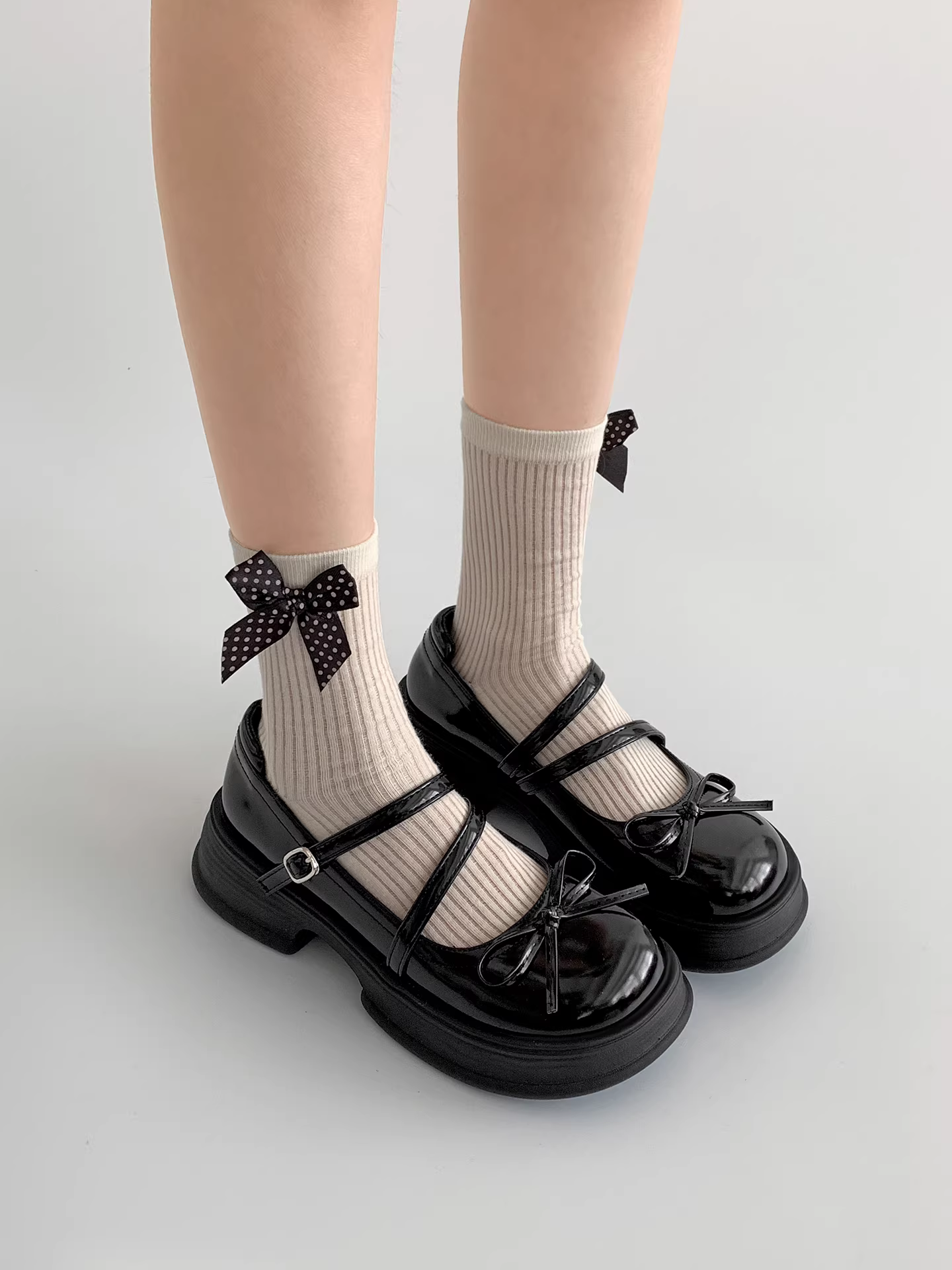 Giày da nữ đế dày phong cách retro Anh quốc cao cấp màu bạc, kiểu dáng mùa thu mới 2025, phối chân váy, kiểu Mary Jane