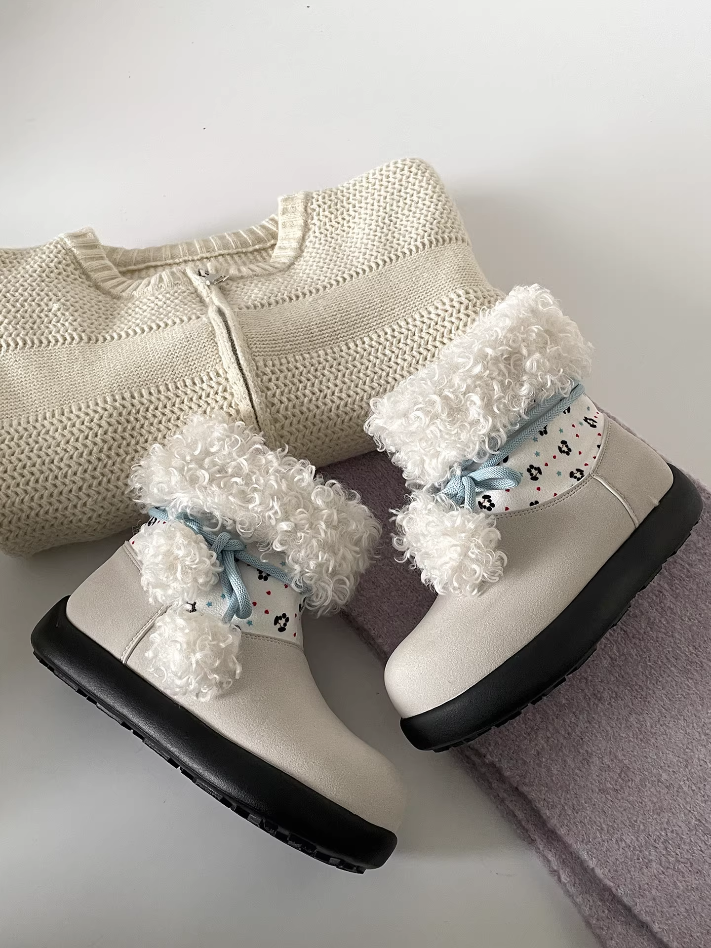 Giày bốt tuyết lông dày đế dày màu trắng dành cho nữ, mẫu mới mùa đông 2025, giữ ấm khi đi ngoài trời, kiểu Birkenstock, chất liệu cotton.