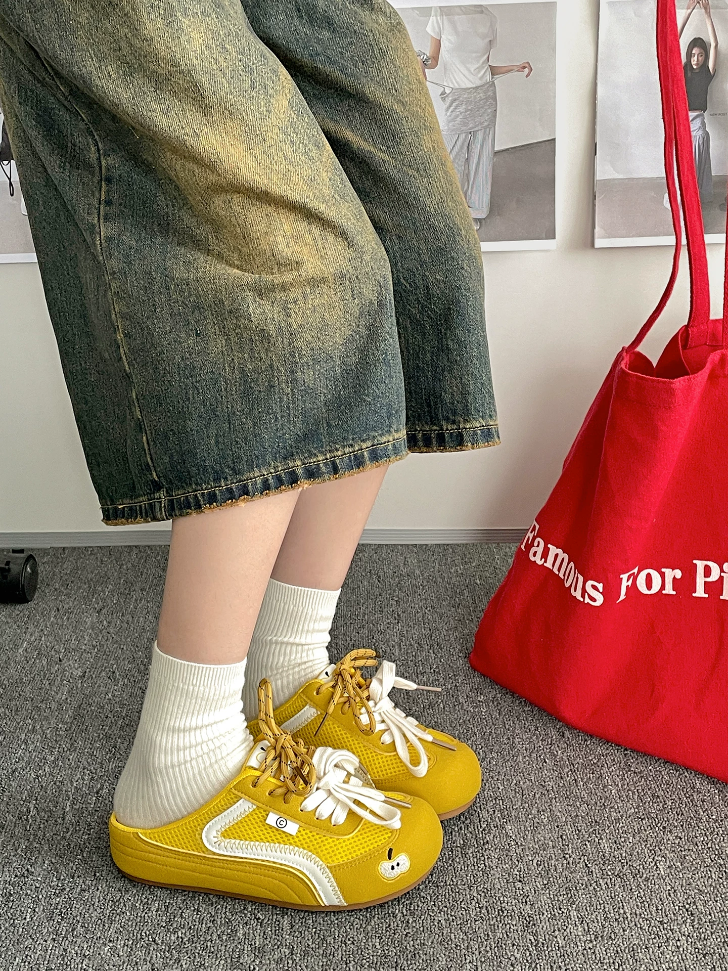 Dép nữ kiểu Pháp chống trơn, đế bằng, mũi kín, nổi tiếng trên mạng, mẫu mới mùa thu 2025, màu đỏ cổ điển, kiểu Birkenstock nửa dép.