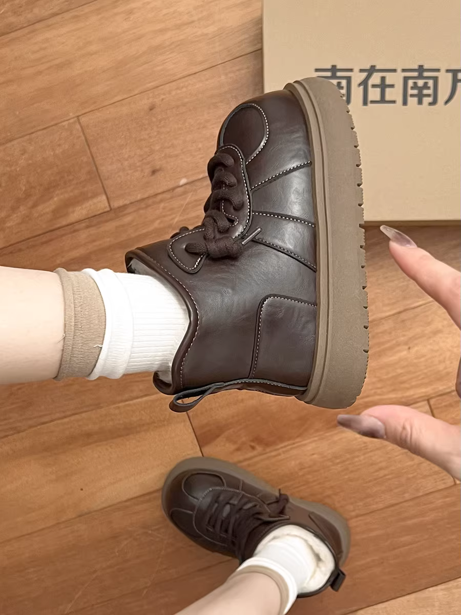 Giày bốt tuyết đế dày màu trắng dành cho nữ, kiểu dáng mùa đông mới 2025, lót lông cừu, dày dặn, giày cotton ấm áp.