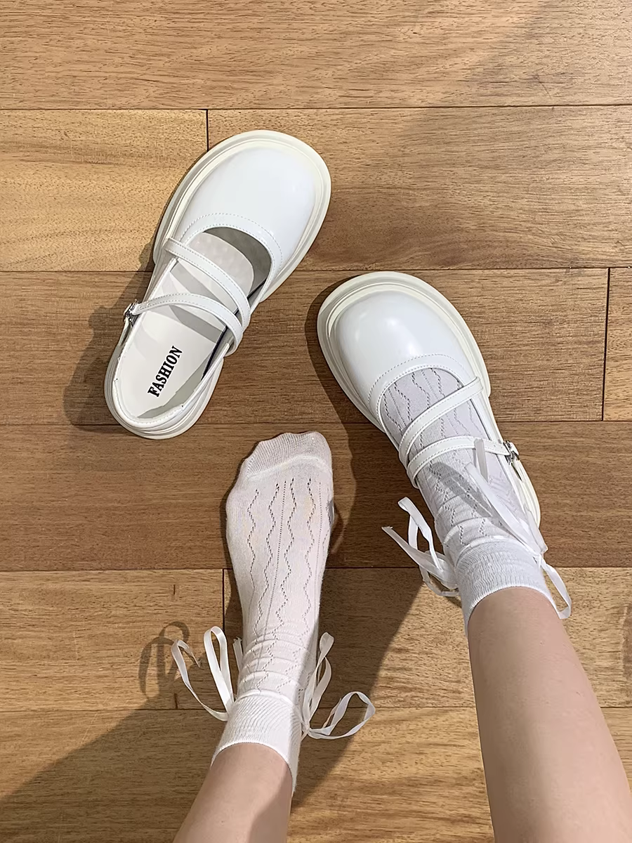 Giày Mary Jane đế xuồng chunky màu trắng dành cho nữ, kiểu Anh, mũi tròn, đế thấp, chất liệu da, mẫu mới thu 2025