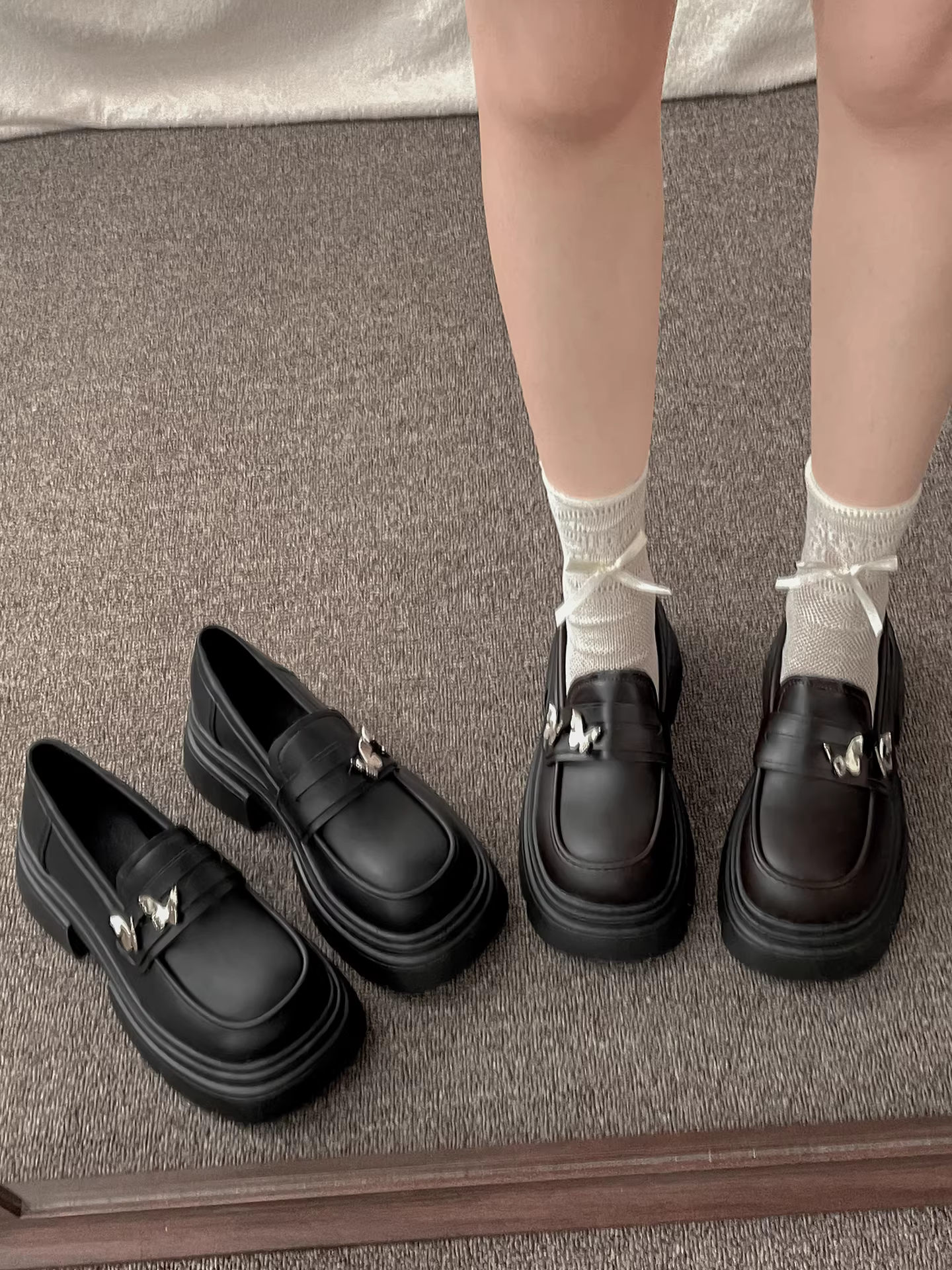 Giày da nữ đế dày tăng chiều cao kiểu retro đen, size nhỏ, mùa thu mới 2025, phong cách Anh, dễ phối chân váy