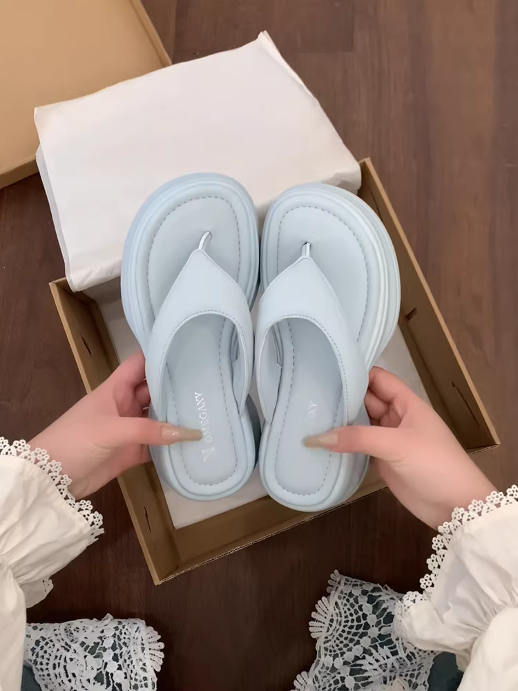 Dép xỏ ngón đế dày dành cho nữ, kiểu mới hè 2025, phong cách tiên nữ, dép thoải mái và mát mẻ.