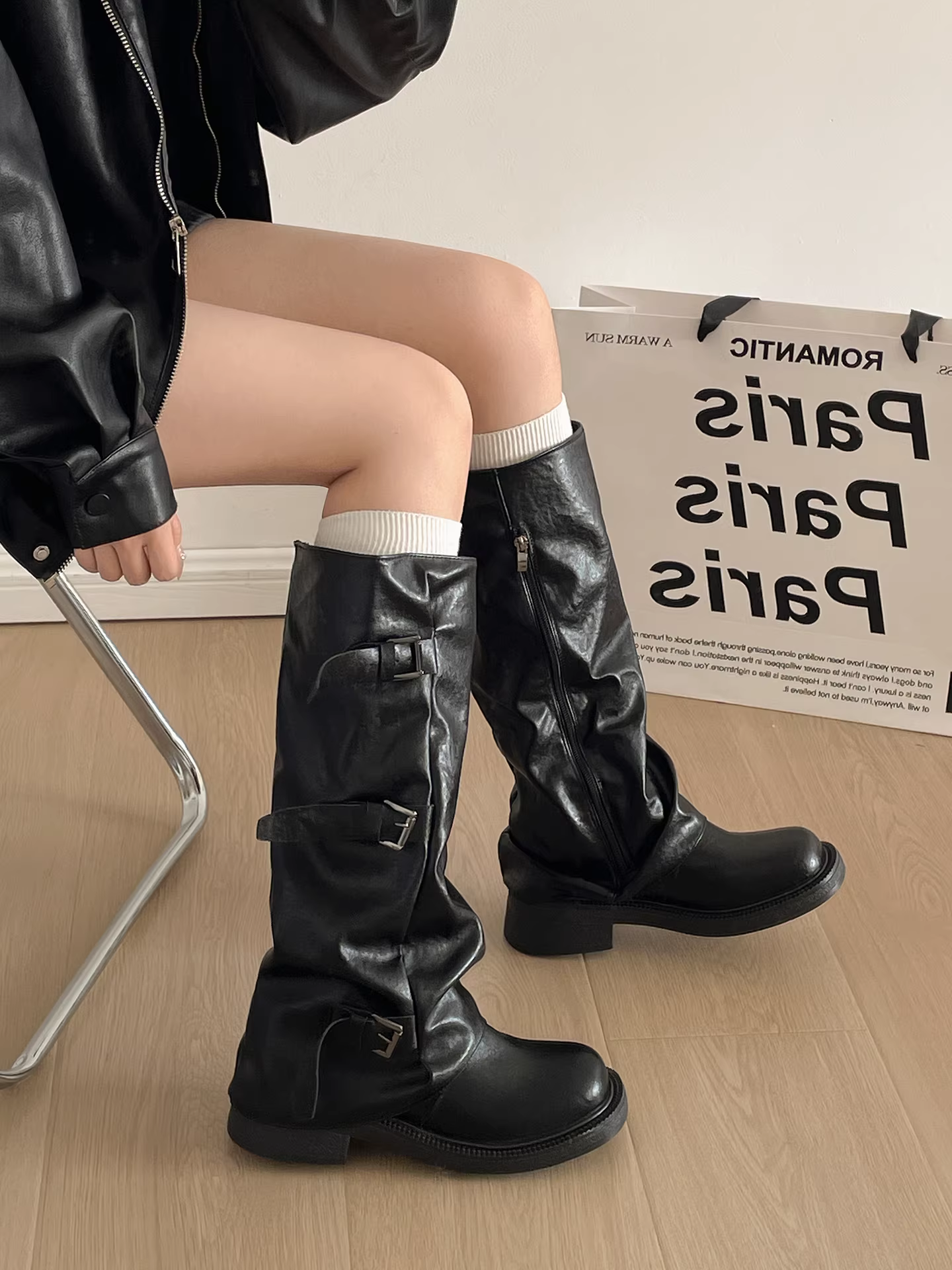 Giày bốt cao gót kiểu Anh đen, đế dày, tăng chiều cao cho nữ, bốt dài, kiểu thu đông 2025 mới, thích hợp phối cùng váy, tôn dáng, bốt dài.