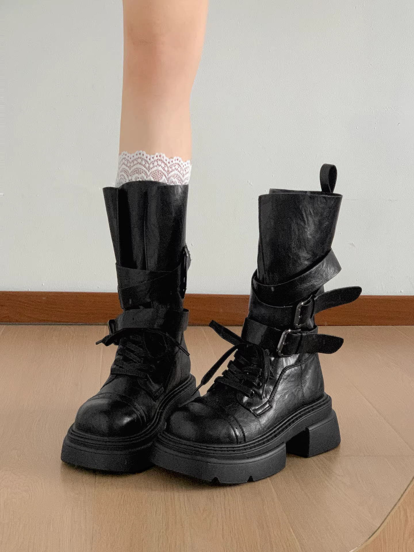 Giày bốt Martin cao gót đế dày kiểu Anh đen dành cho nữ, mẫu mới thu đông 2025, tăng chiều cao, đa năng, đế mềm, kiểu ngắn.