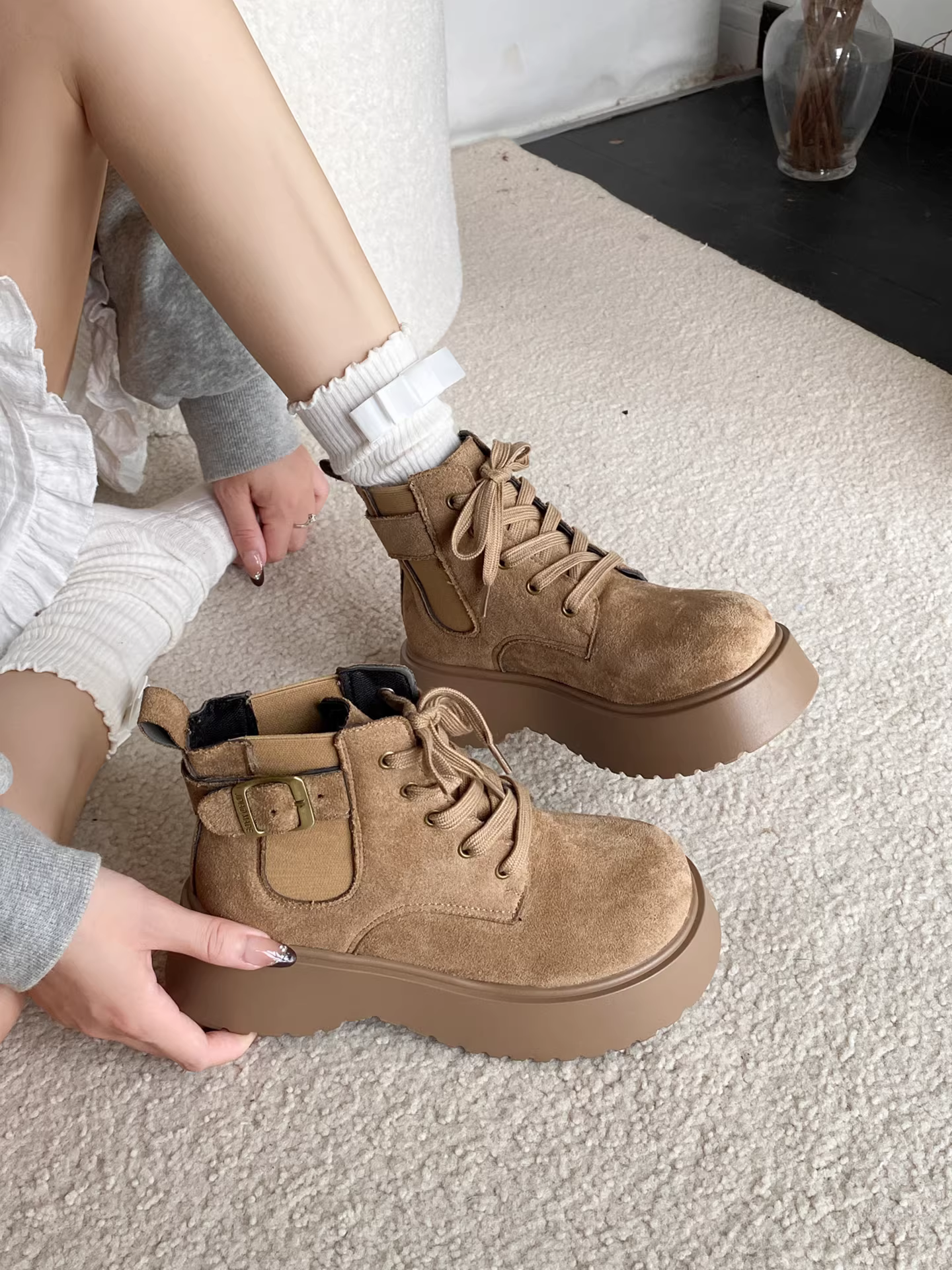 Giày bốt Martin đế dày kiểu Anh cổ điển dành cho nữ, mẫu mới thu đông 2025, kiểu dáng thon gọn và tăng chiều cao, kiểu Birkenstock ngắn