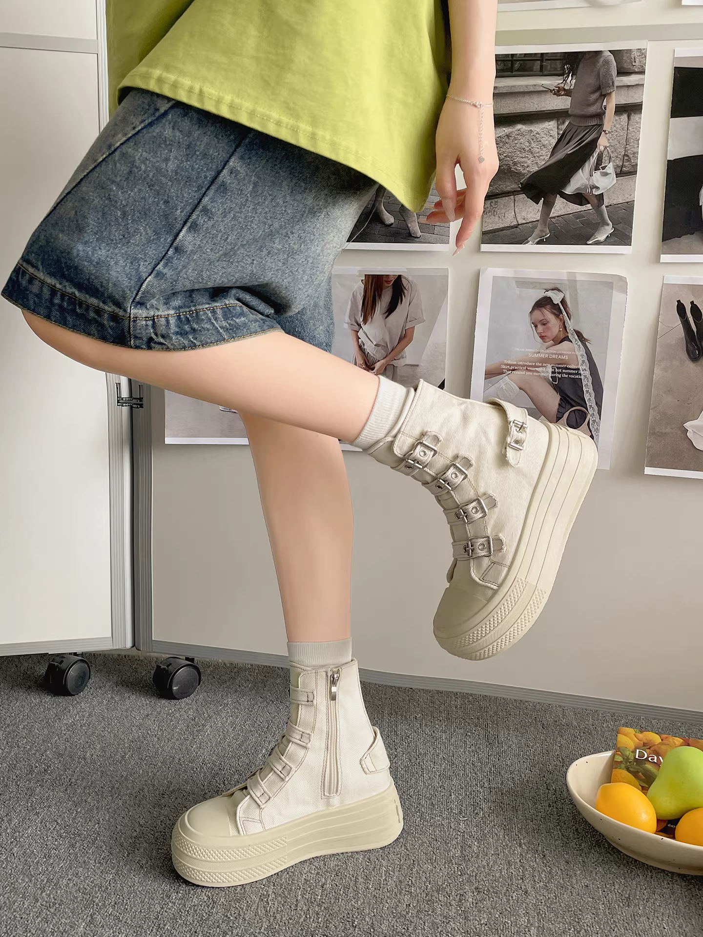 Giày vải cao cổ đế dày phong cách retro đen dành cho nữ, kiểu dáng thu mới 2025, giày thể thao đa năng tăng chiều cao.