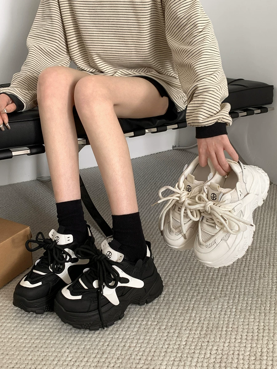 Giày thể thao đế dày phong cách Hồng Kông đa năng dành cho nữ, mẫu thu đông 2025 mới, giày thể thao retro dành cho học sinh.