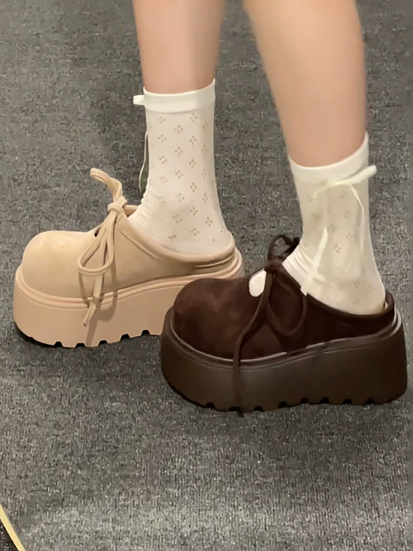 Giày Birkenstock đế dày tăng chiều cao kiểu retro dành cho nữ, kiểu dáng mùa thu mới 2025, thích hợp phối cùng chân váy, giày lười mũi kín.