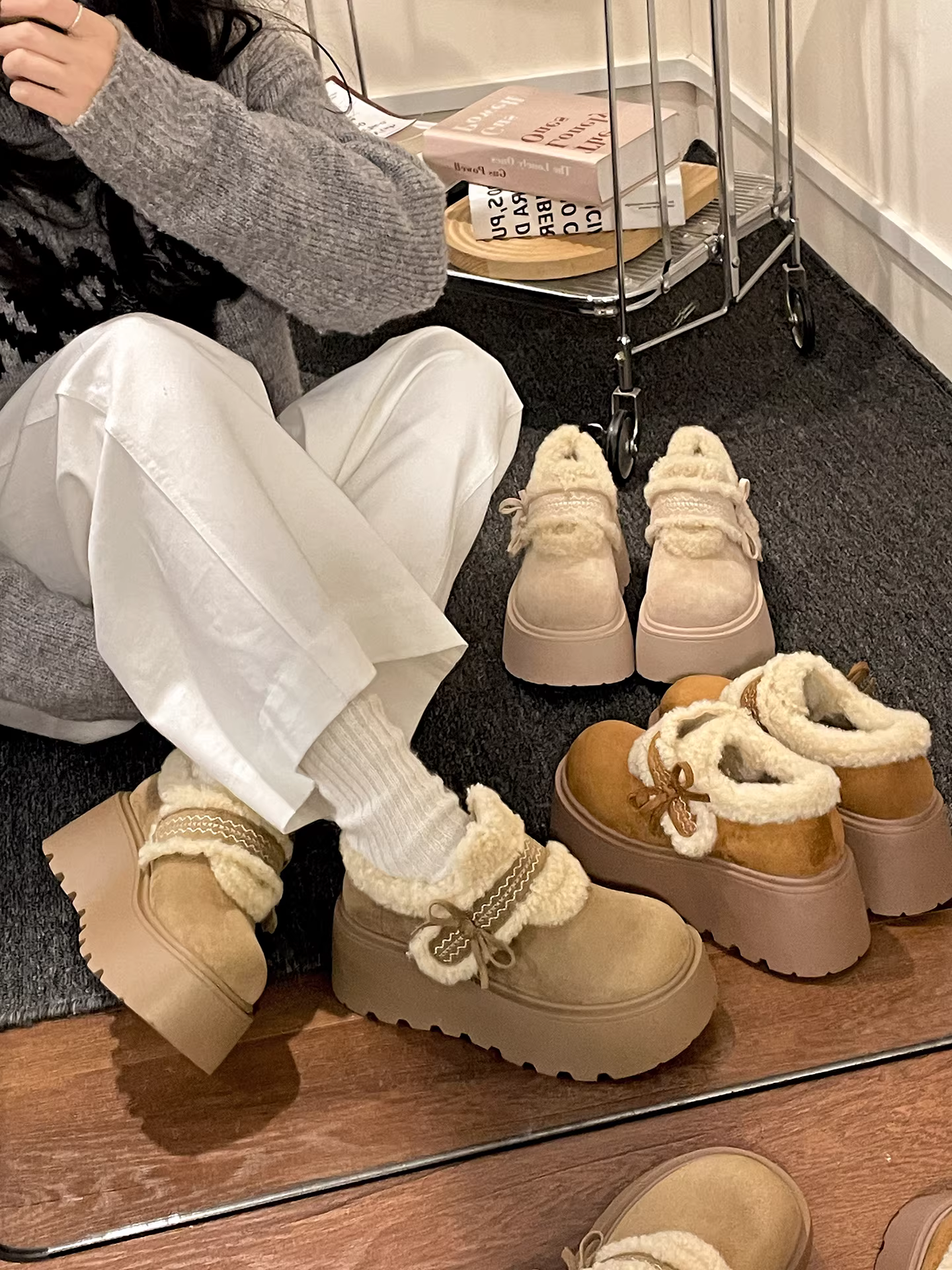 Giày cotton đi tuyết đế dày, lót lông cừu, chống trơn trượt dành cho nữ, kiểu mới mùa đông 2025, đi ngoài trời, ấm áp, tăng chiều cao, kiểu retro Birkenstock.