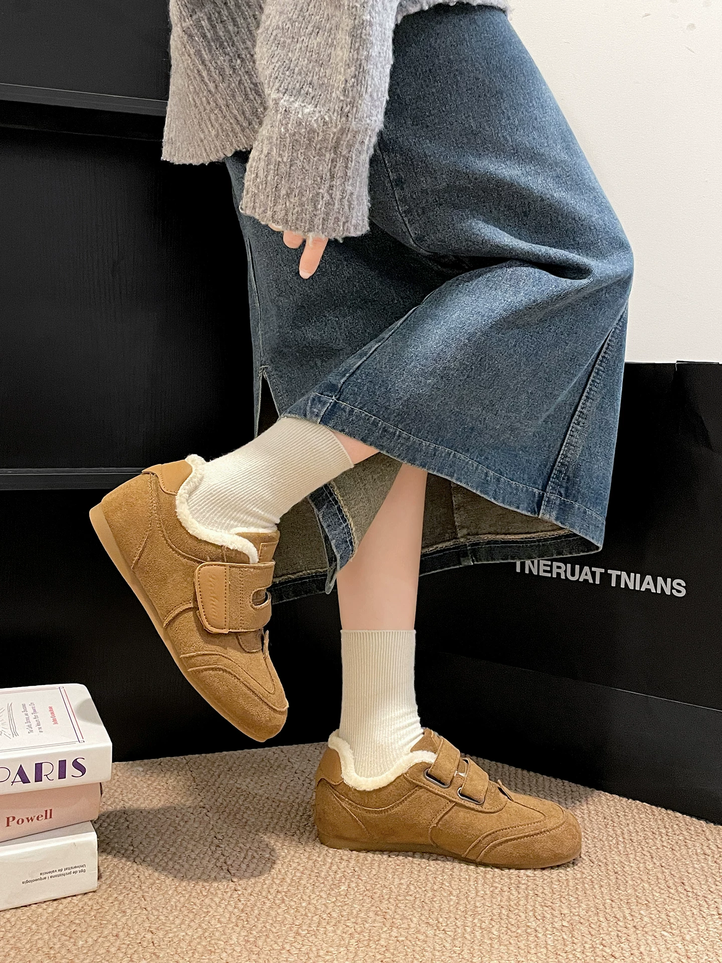 Giày cotton chống trượt đế dày lót lông cừu cổ điển dành cho nữ để mặc ngoài mùa đông 2025 kiểu dáng mới Giày tập luyện đế mềm tăng chiều cao bên trong của Đức