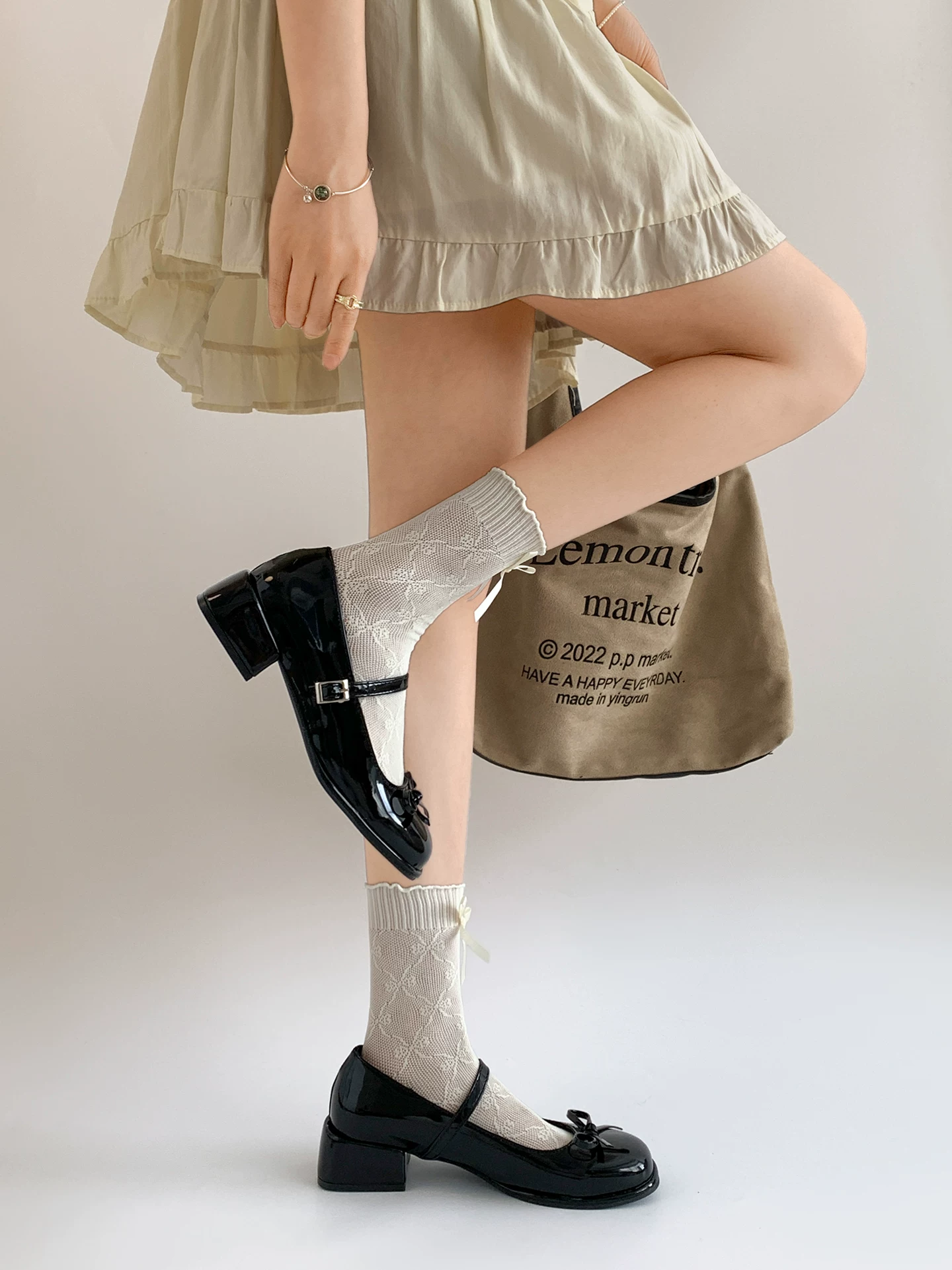 Giày cao gót đế thô mũi tròn kiểu Pháp màu đỏ dành cho nữ, mẫu mới thu đông 2025, đa năng phối với chân váy, giày Mary Jane tăng chiều cao.