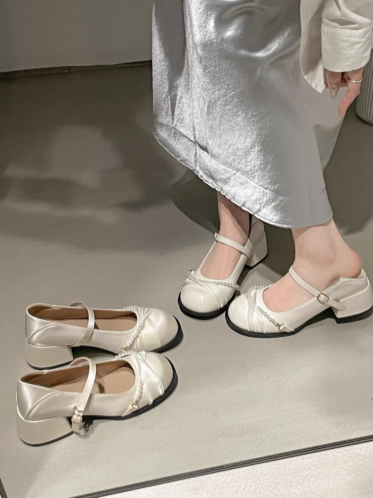 Giày nữ đế dày, mũi tròn, kiểu Pháp, màu trắng, mẫu mới thu 2025, thích hợp phối cùng chân váy, giày Mary Jane đế mềm tăng chiều cao.