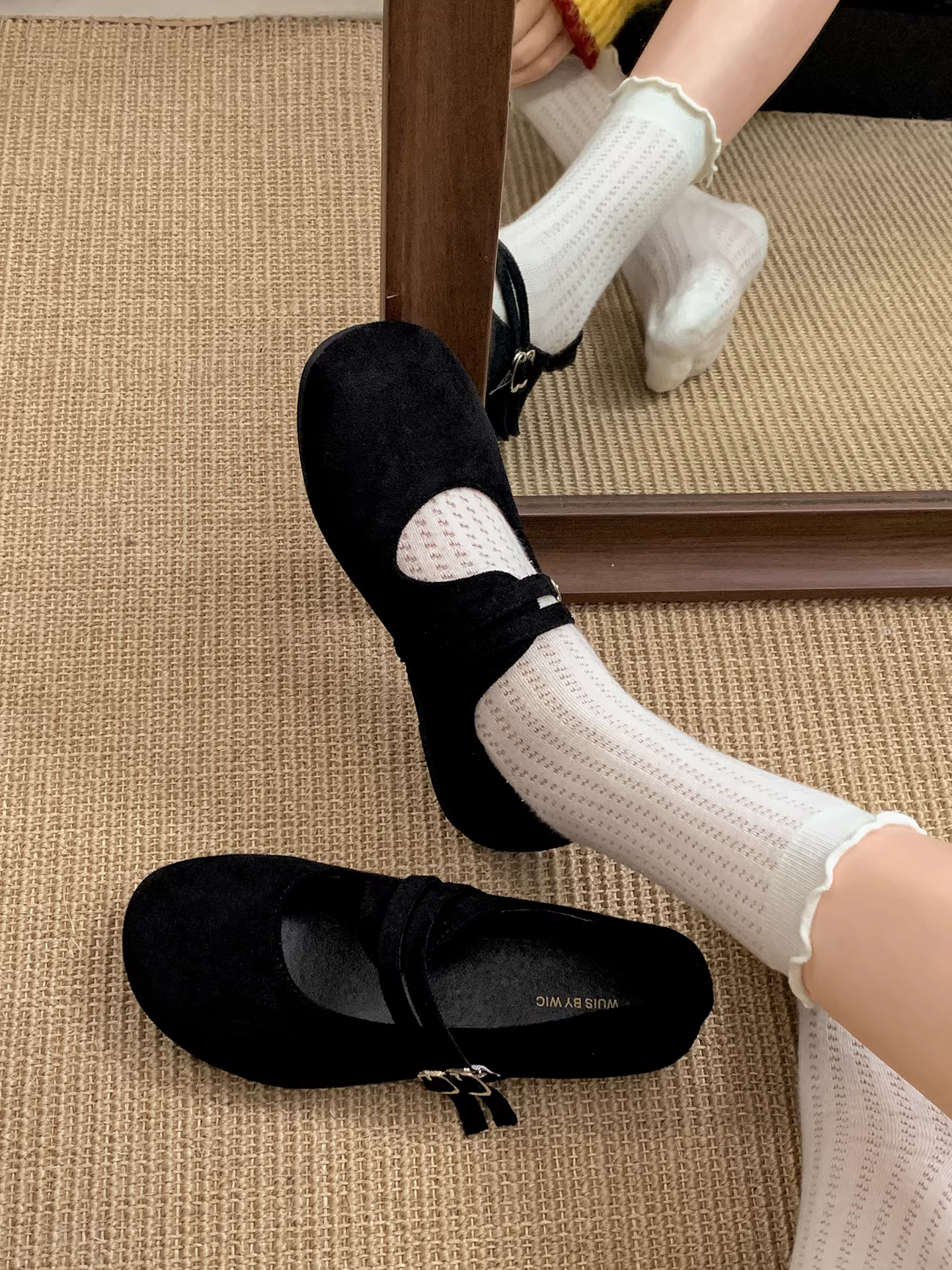 Giày nữ kiểu Birkenstock đế bằng, màu đen cổ điển, mẫu thu mới 2025, thích hợp phối cùng chân váy, kiểu giày Mary Jane.