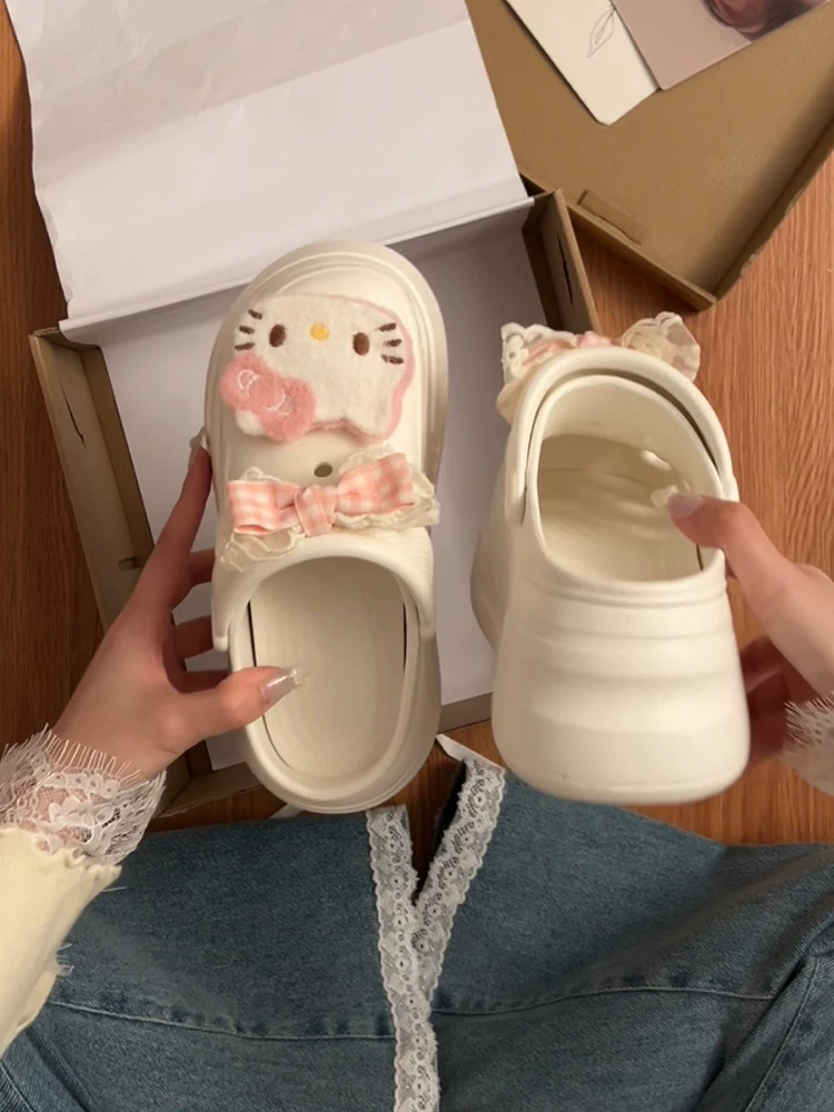 Dép clog đế dày dễ thương kiểu hoạt hình, tạo cảm giác như bước trên phân, dành cho nữ, mẫu mới hè 2025, tăng chiều cao, đa năng, đi ngoài trời.