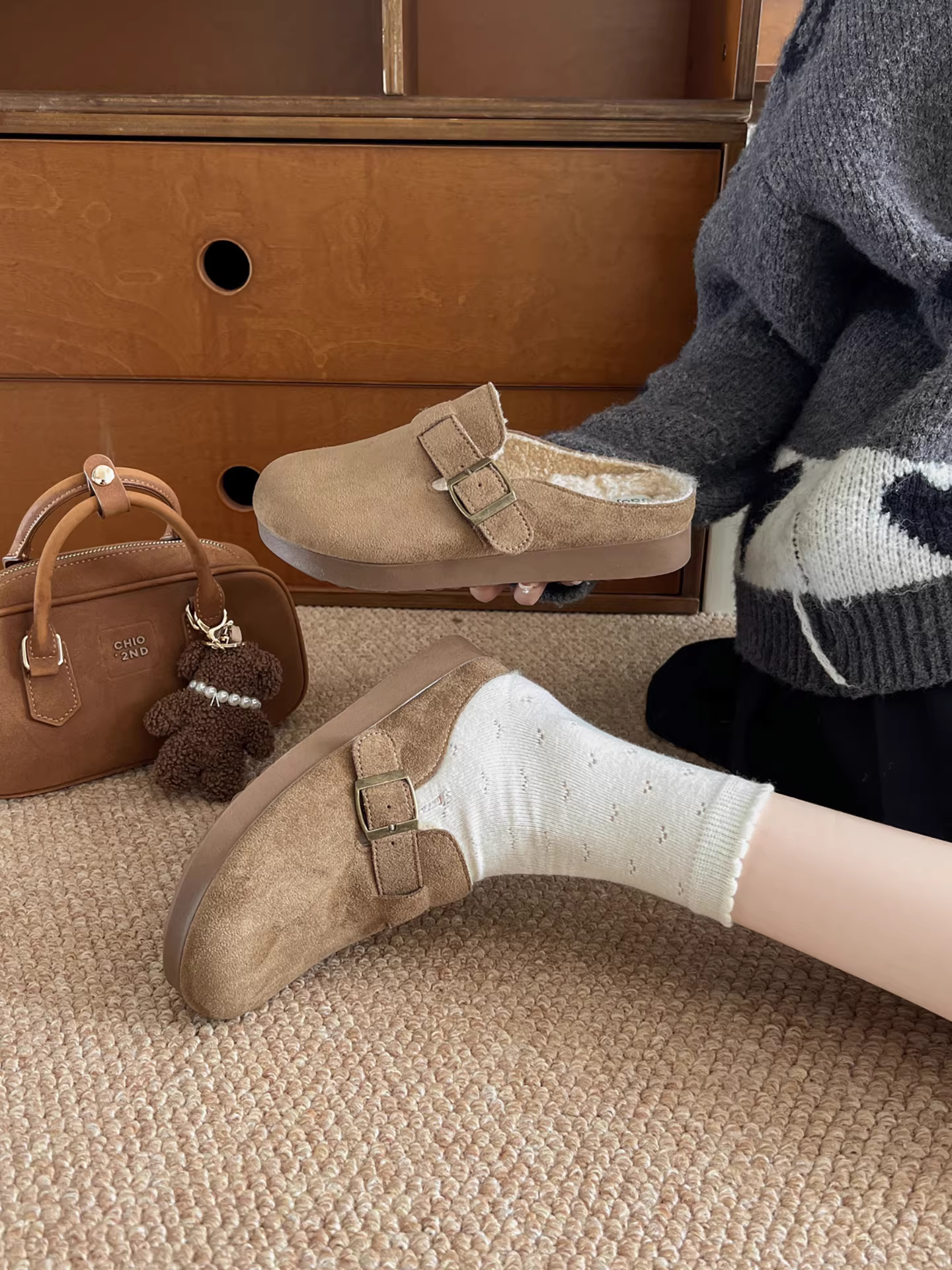 Dép lông dày đế cao kiểu cổ điển Nam Trung Quốc dành cho nữ 2025 Mẫu mới Thu Đông ấm áp Dép bông kiểu Birkenstock