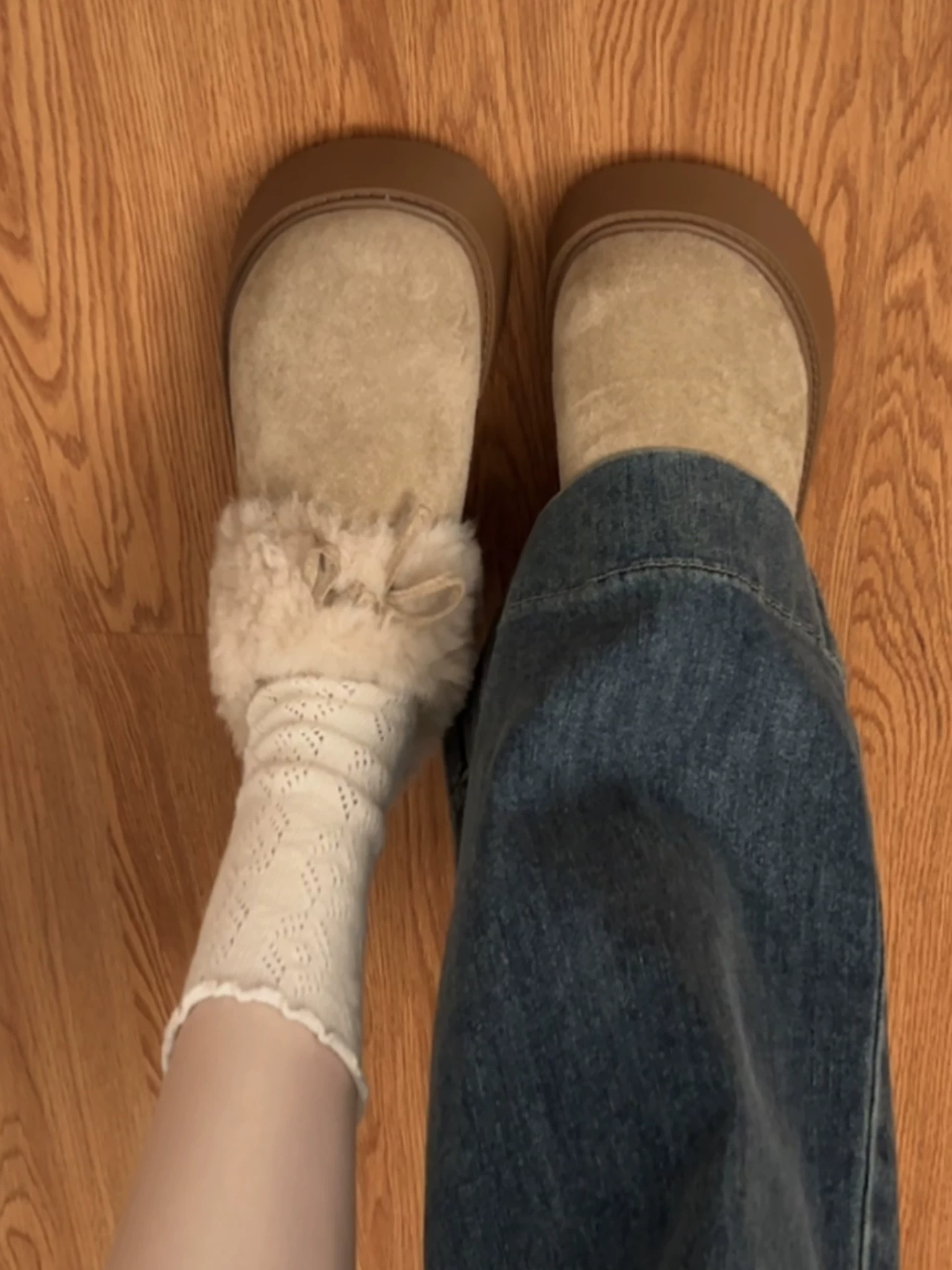 Giày bông giữ ấm lót lông cừu đế dày dành cho nữ, kiểu mới mùa đông 2025, tăng chiều cao, đi ngoài trời, chống trơn trượt, giày Birkenstock lông phủ kín.