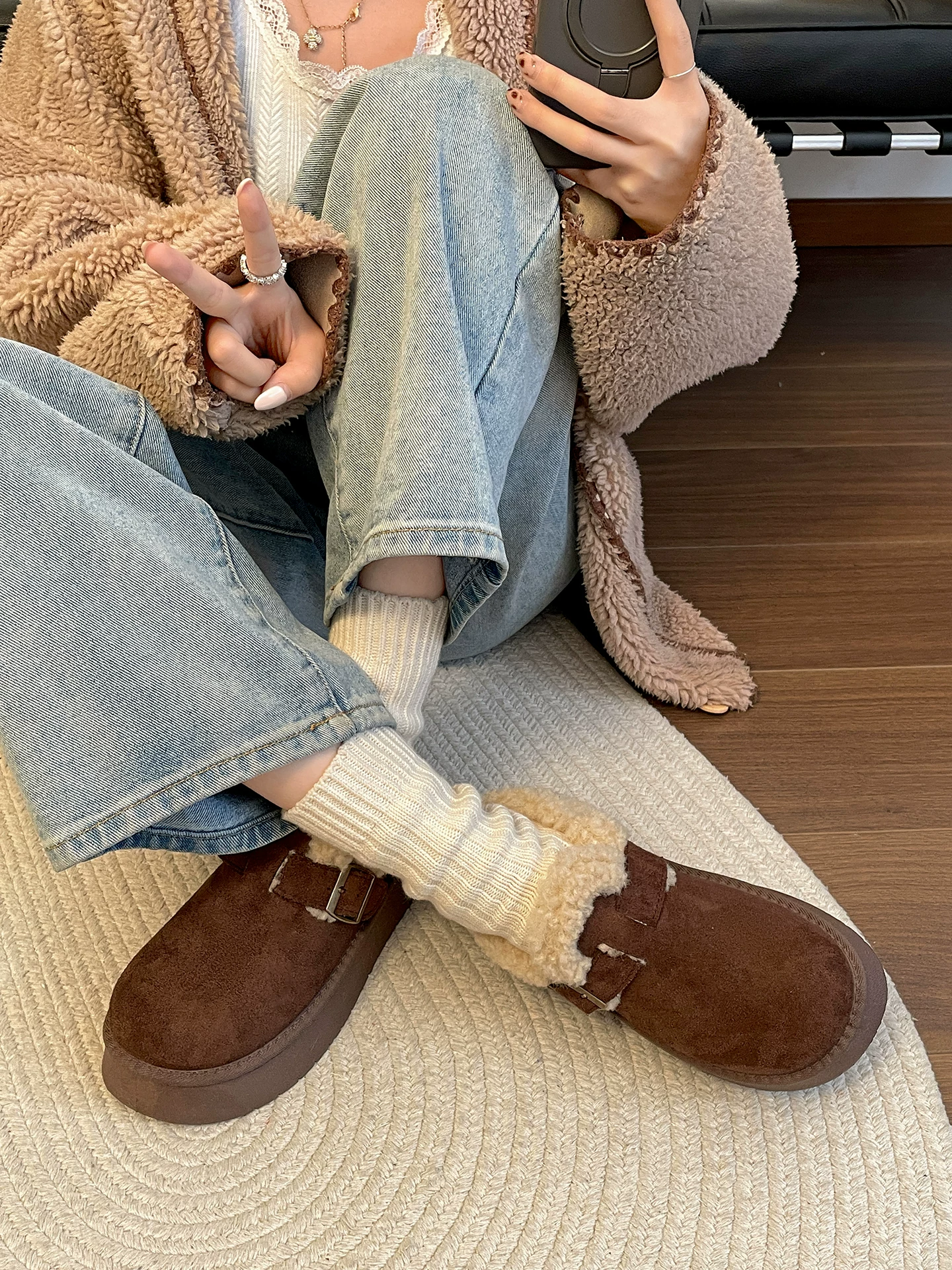 Dép lông dày đế dày màu nâu Nanzai Nanfang dành cho nữ, thích hợp để mang ngoài trời, dép bông kiểu Birkenstock ấm áp mùa đông mới năm 2025.