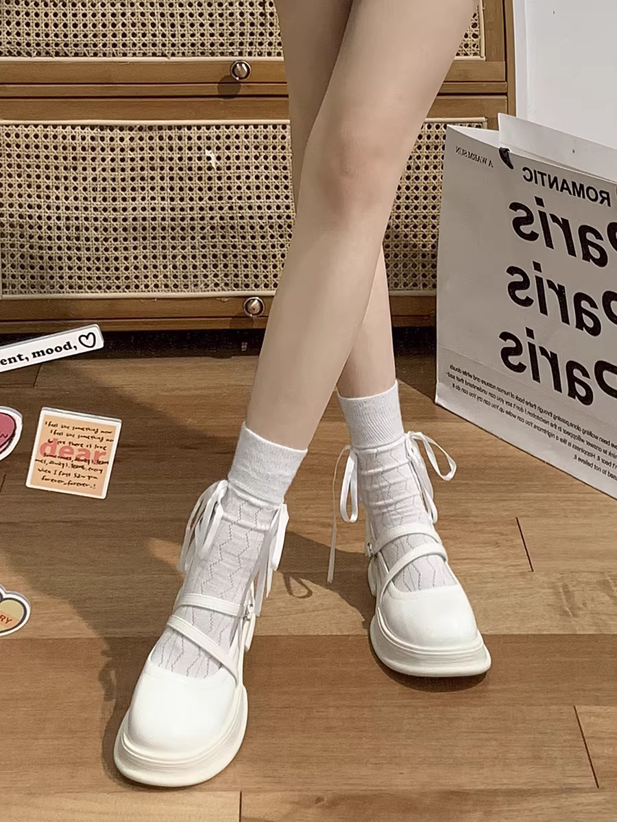 Giày Mary Jane đế xuồng chunky màu trắng dành cho nữ, kiểu Anh, mũi tròn, đế thấp, chất liệu da, mẫu mới thu 2025