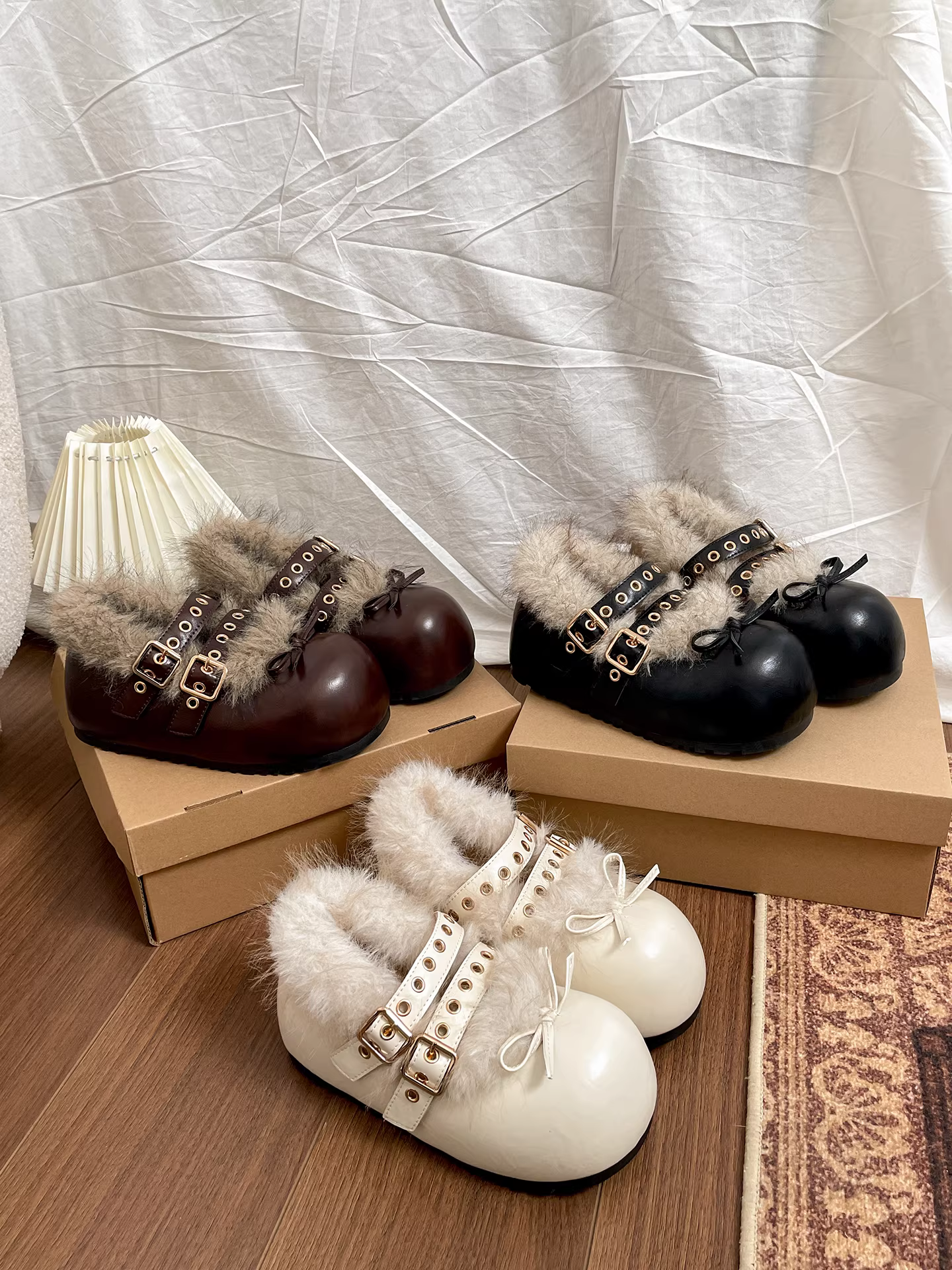 Giày cotton đế dày lót lông phong cách Pháp màu trắng dành cho nữ, mẫu mới mùa đông 2025, đi ngoài trời, giày Mary Jane lông ấm áp.