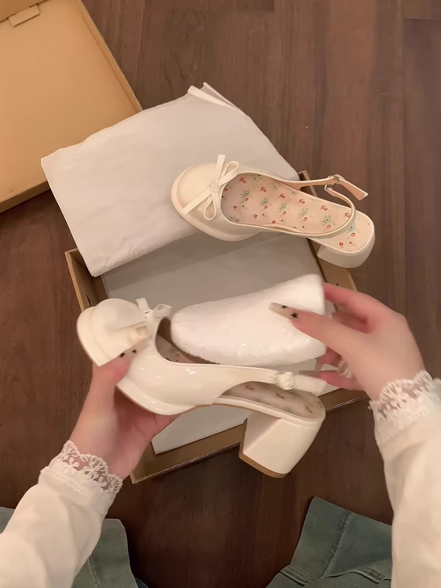 Dép cao gót kiểu Pháp cổ điển màu trắng dành cho nữ, mẫu mới hè 2025, phối cùng chân váy và dép tăng chiều cao