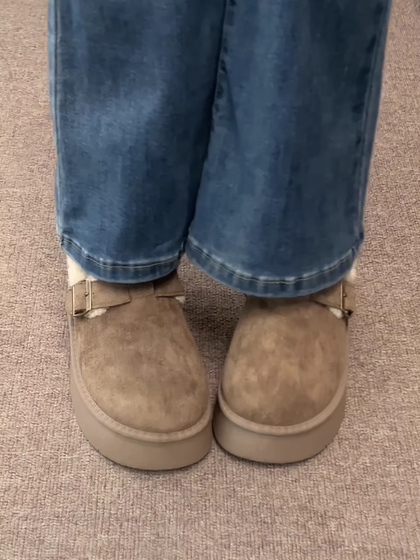 Giày nữ kiểu Birkenstock đế dày lót lông cừu, kiểu dáng cổ điển, mùa đông 2025, chống trơn trượt, giữ ấm, tăng chiều cao, đi tuyết.