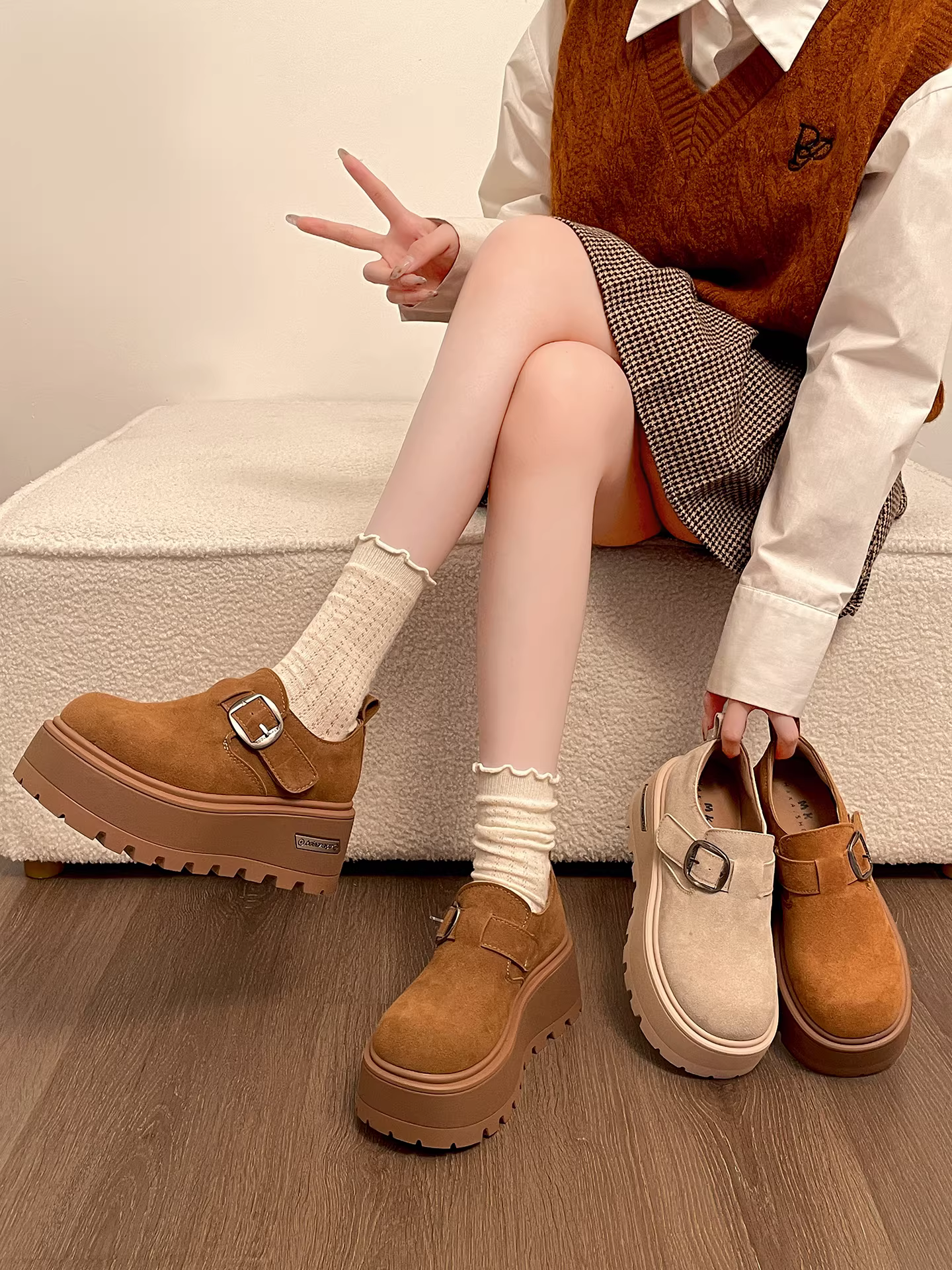 Giày Birkenstock đế dày, kiểu dáng cổ điển, đa năng, ôm chân dành cho nữ, kiểu mới mùa đông 2025, phối cùng chân váy, chống trơn, tăng chiều cao.