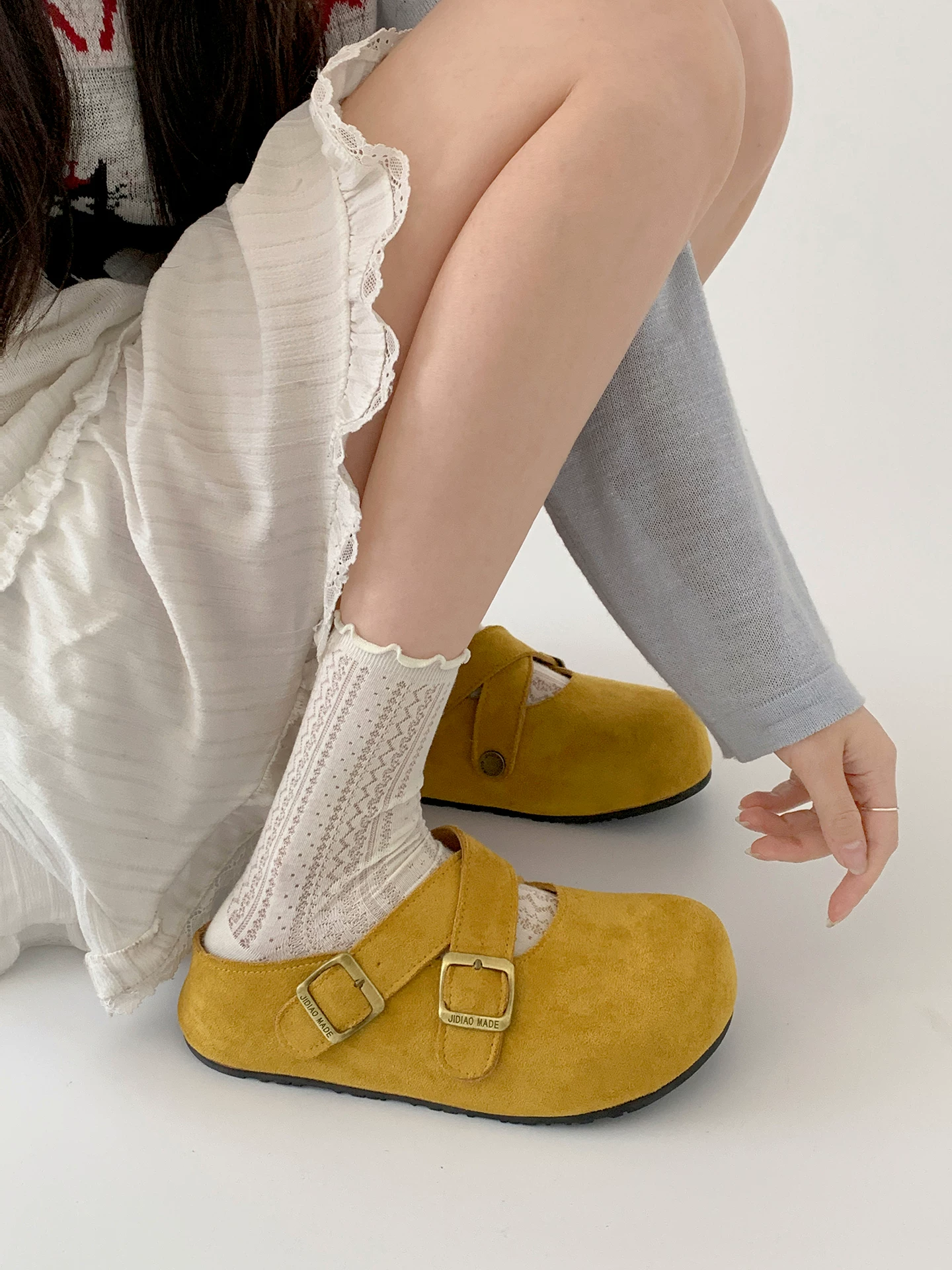 Dép đế dày kiểu cổ điển đa năng kiểu Nam Trung Quốc dành cho nữ, dùng ngoài trời mùa hè, mẫu mới 2025, phối cùng váy, kiểu Birkenstock nửa đế.