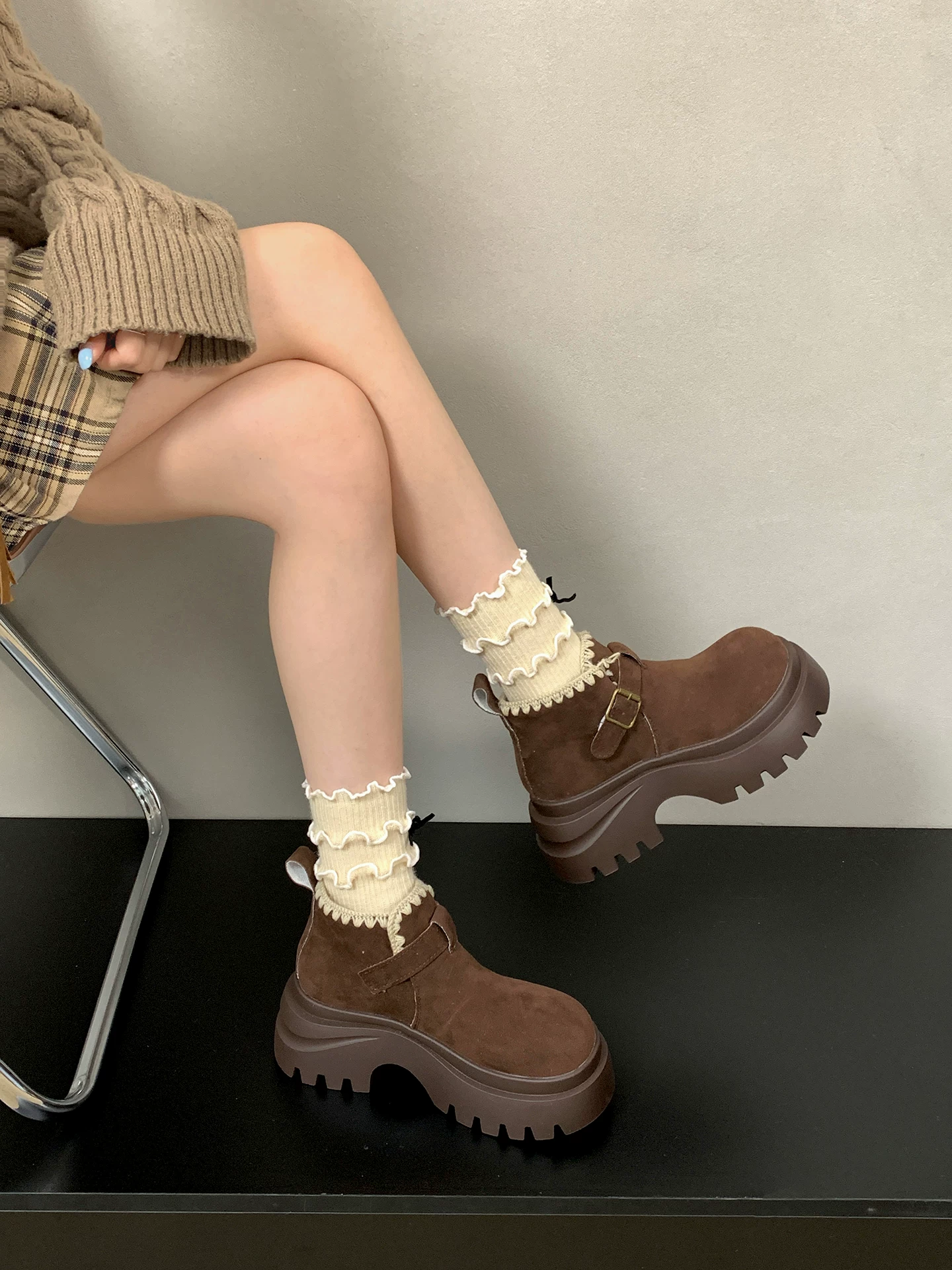 Giày bốt nhung lót dày đế cao kiểu retro Maillard dành cho nữ, mẫu mới thu đông 2025, tăng chiều cao, kiểu Birkenstock, dành cho người nhỏ nhắn