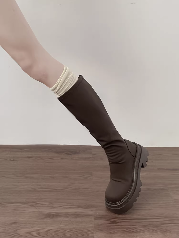 Giày bốt cao cổ đế dày màu đen dành cho nữ, kiểu dáng cổ điển mùa thu đông 2025, tăng chiều cao, tôn dáng, kiểu dáng đi cưỡi ngựa.