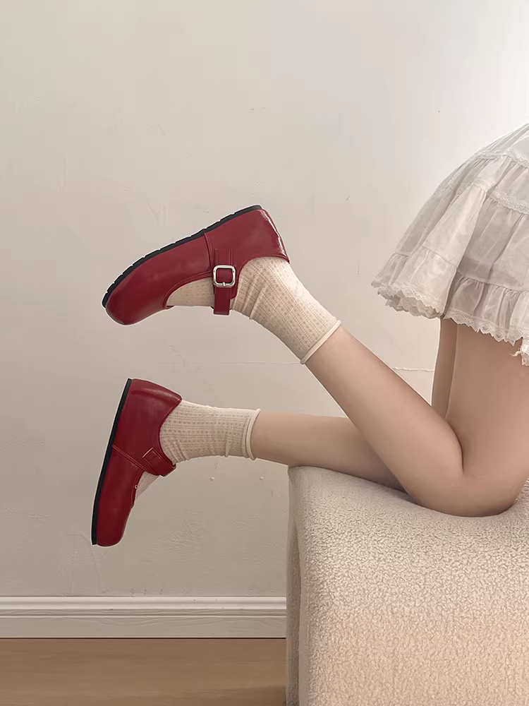 Giày Mary Jane đế mềm đa năng kiểu Pháp màu đỏ mũi tròn miệng nông tăng chiều cao dành cho nữ 2025 mới mùa thu cổ điển