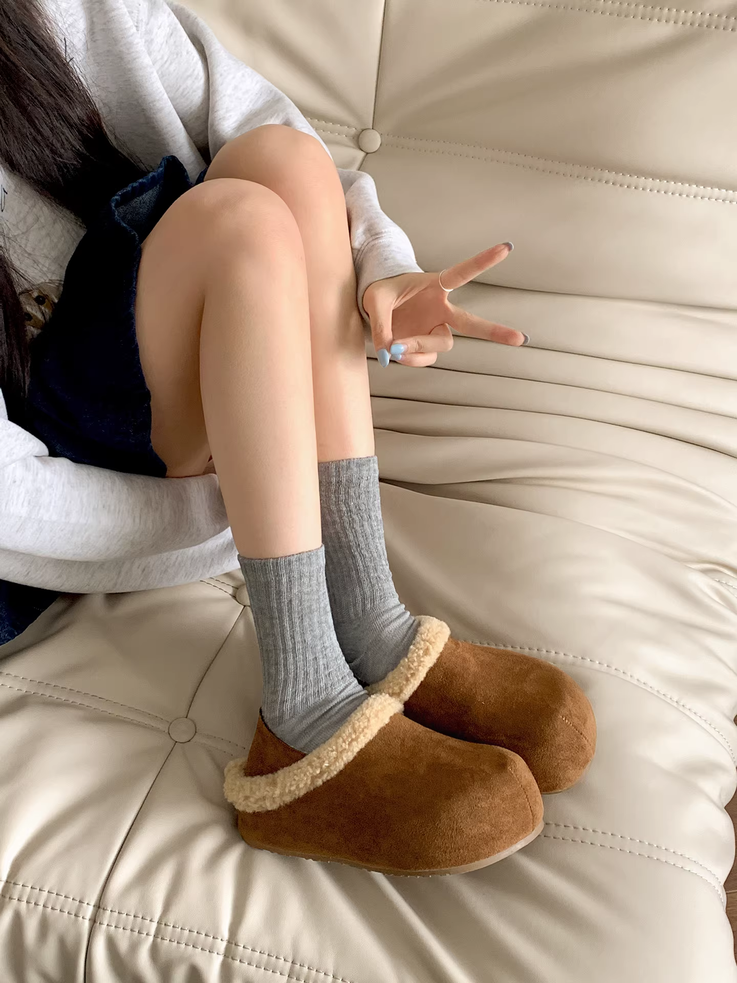 Giày Birkenstock nữ mùa đông 2025 kiểu dáng cổ điển, đế dày, lông mềm, chống trơn, hai kiểu mang, đa năng, đi ngoài trời