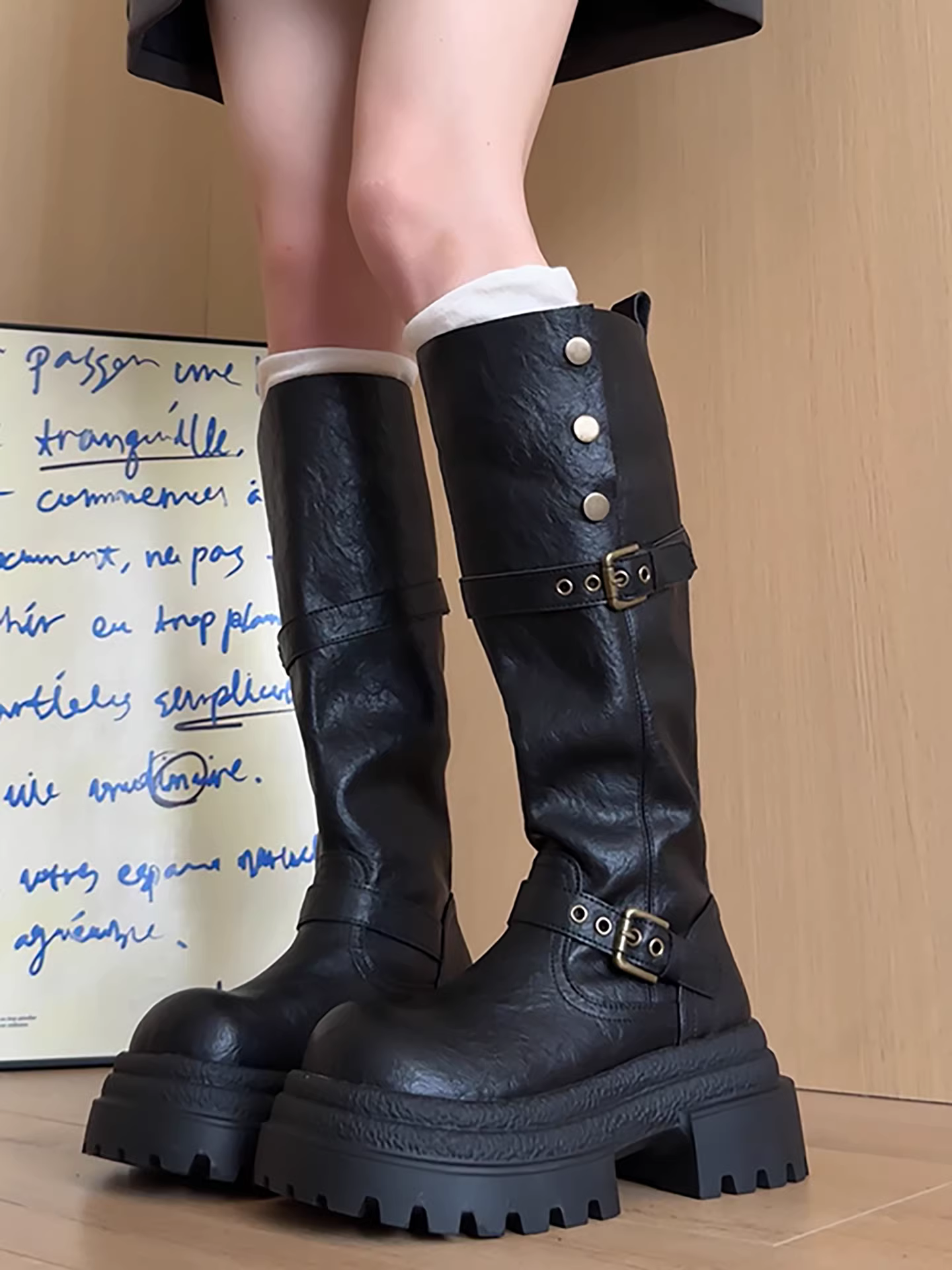 Giày bốt nữ đế dày kiểu Anh cổ điển màu đen, tăng chiều cao, kiểu dáng dài, mùa thu đông 2025, phối chân váy, kiểu giày hiệp sĩ