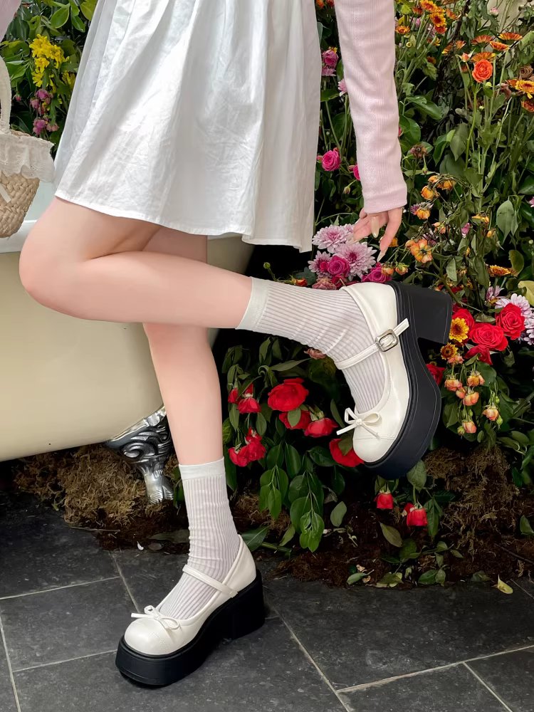 Giày cao gót nữ kiểu Pháp cổ điển, mũi tròn, đế dày, gót cao, màu bạc, kiểu thu mới 2025, phối chân váy, kiểu Mary Jane.