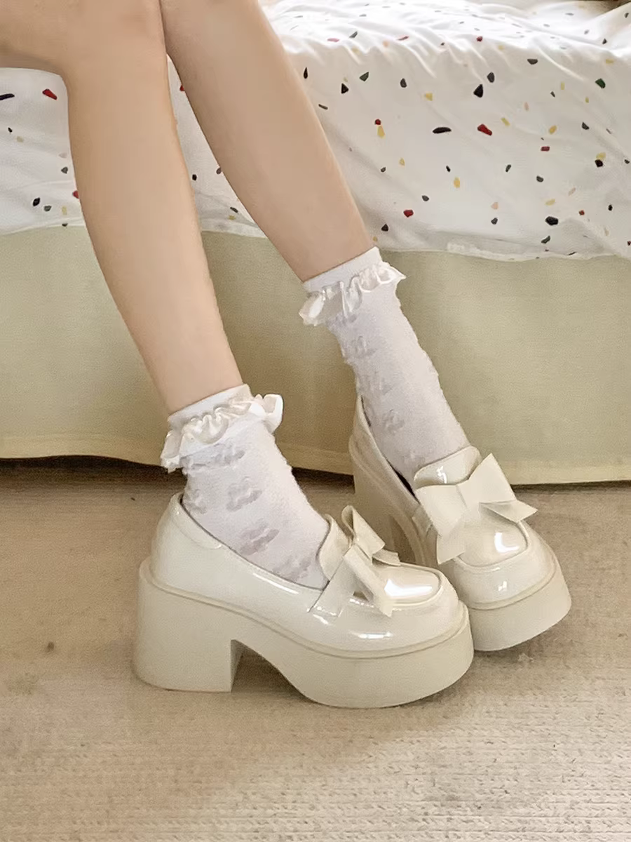 Giày da nữ đế dày kiểu Pháp cổ điển màu trắng, kiểu dáng mùa thu mới 2025, phối chân váy, miệng giày nông, kiểu Mary Jane